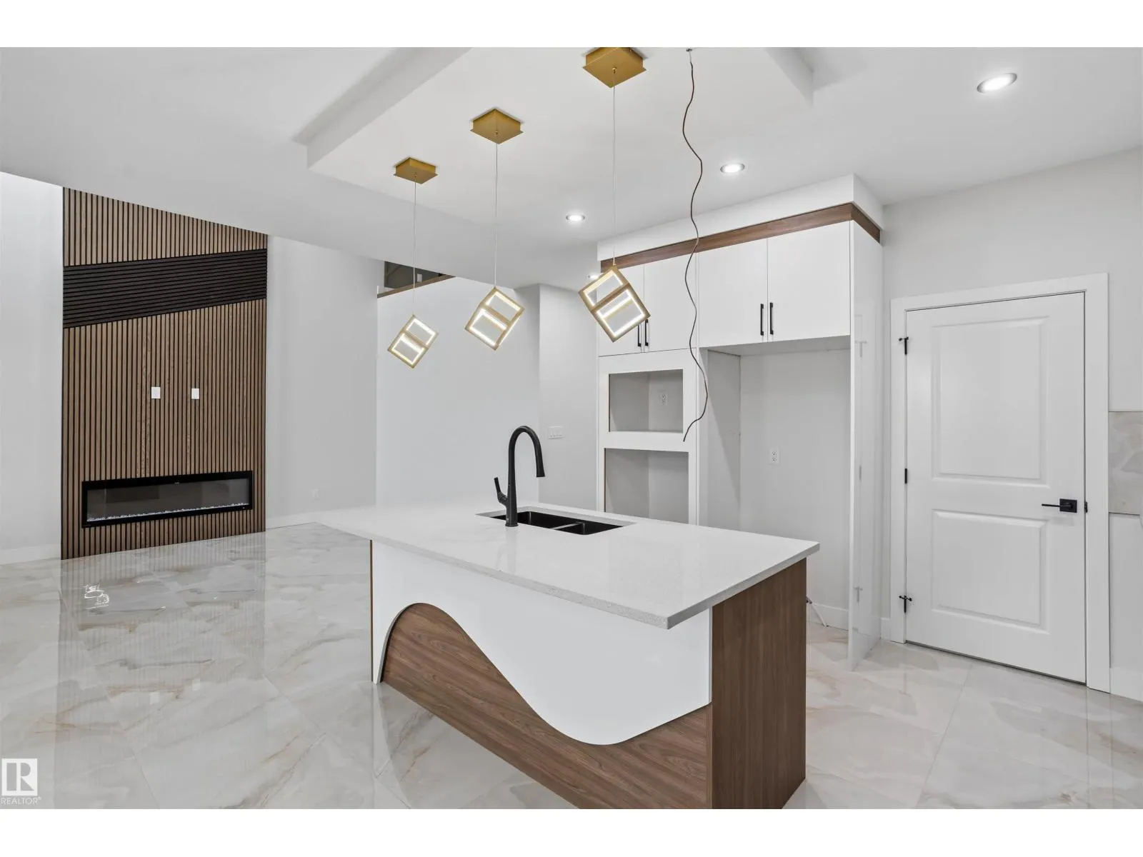 2314 6A AV SW