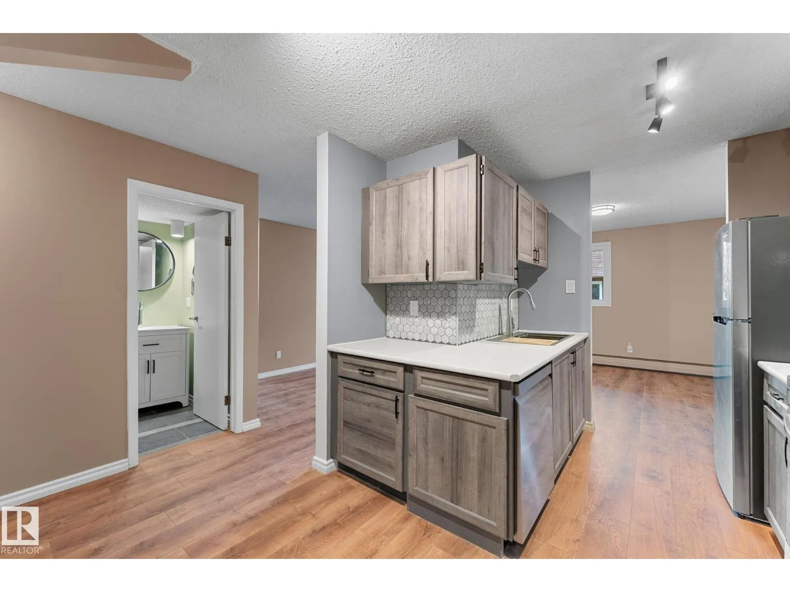 #206 2311 119 ST NW