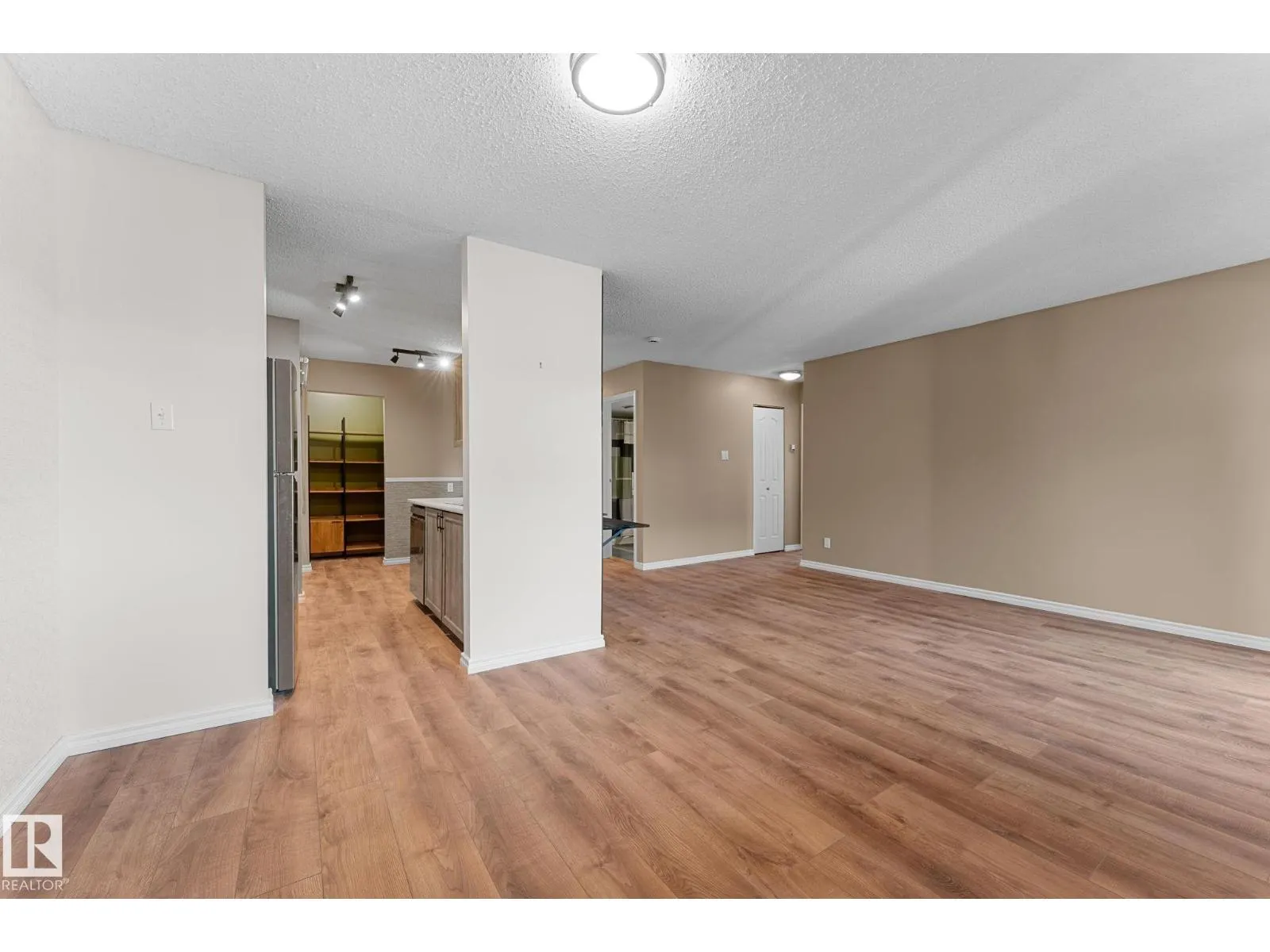 #206 2311 119 ST NW