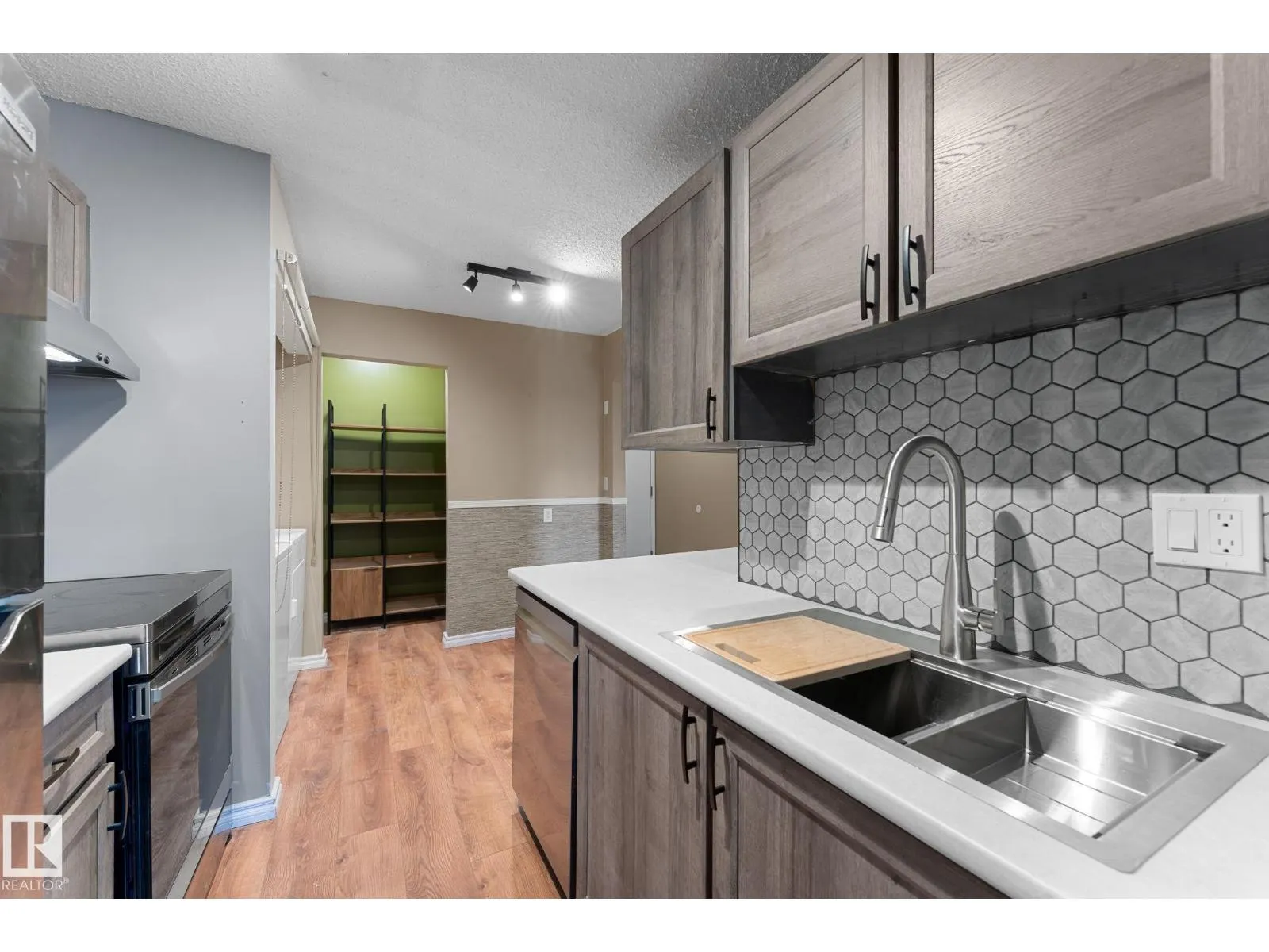 #206 2311 119 ST NW