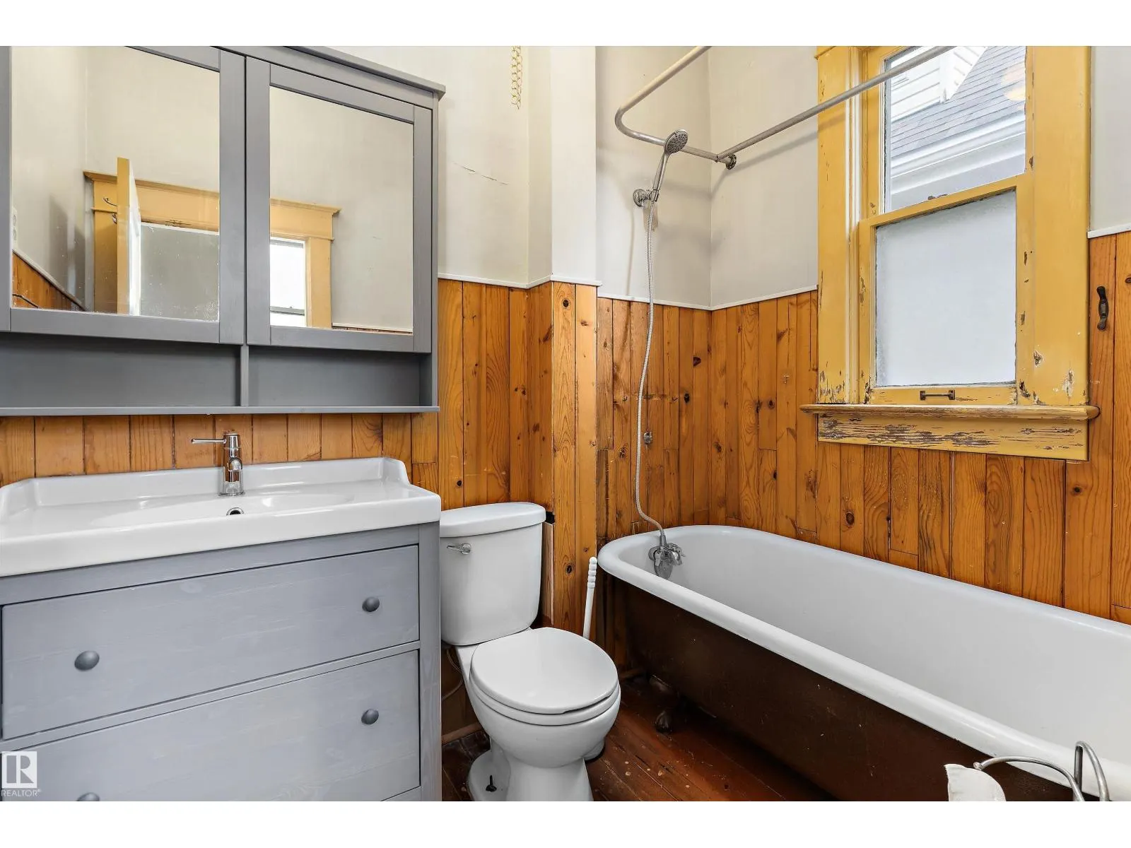 10817 74 AV NW