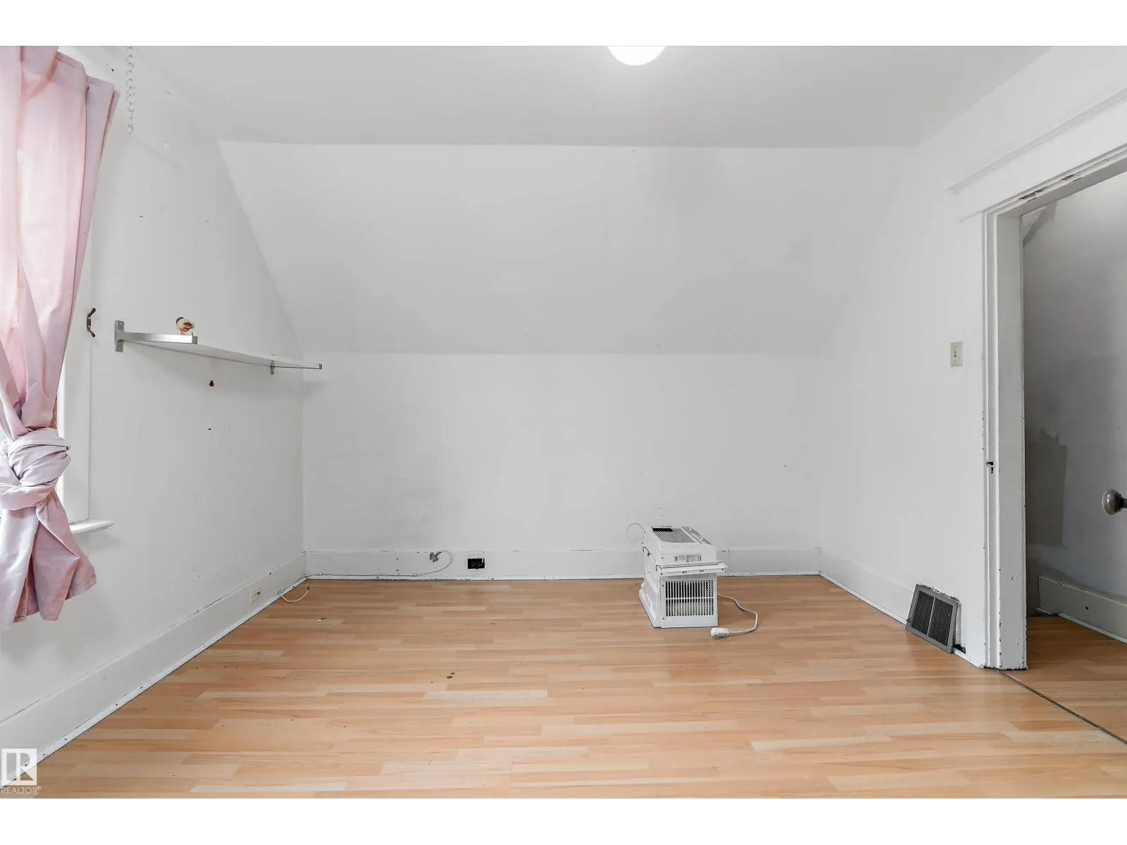10817 74 AV NW
