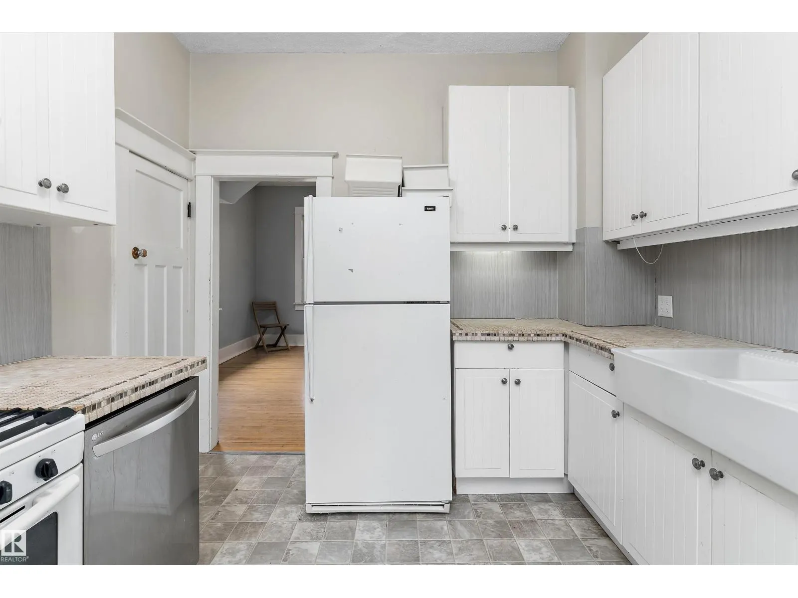10817 74 AV NW