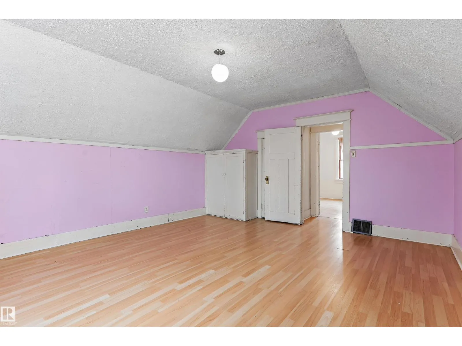 10817 74 AV NW