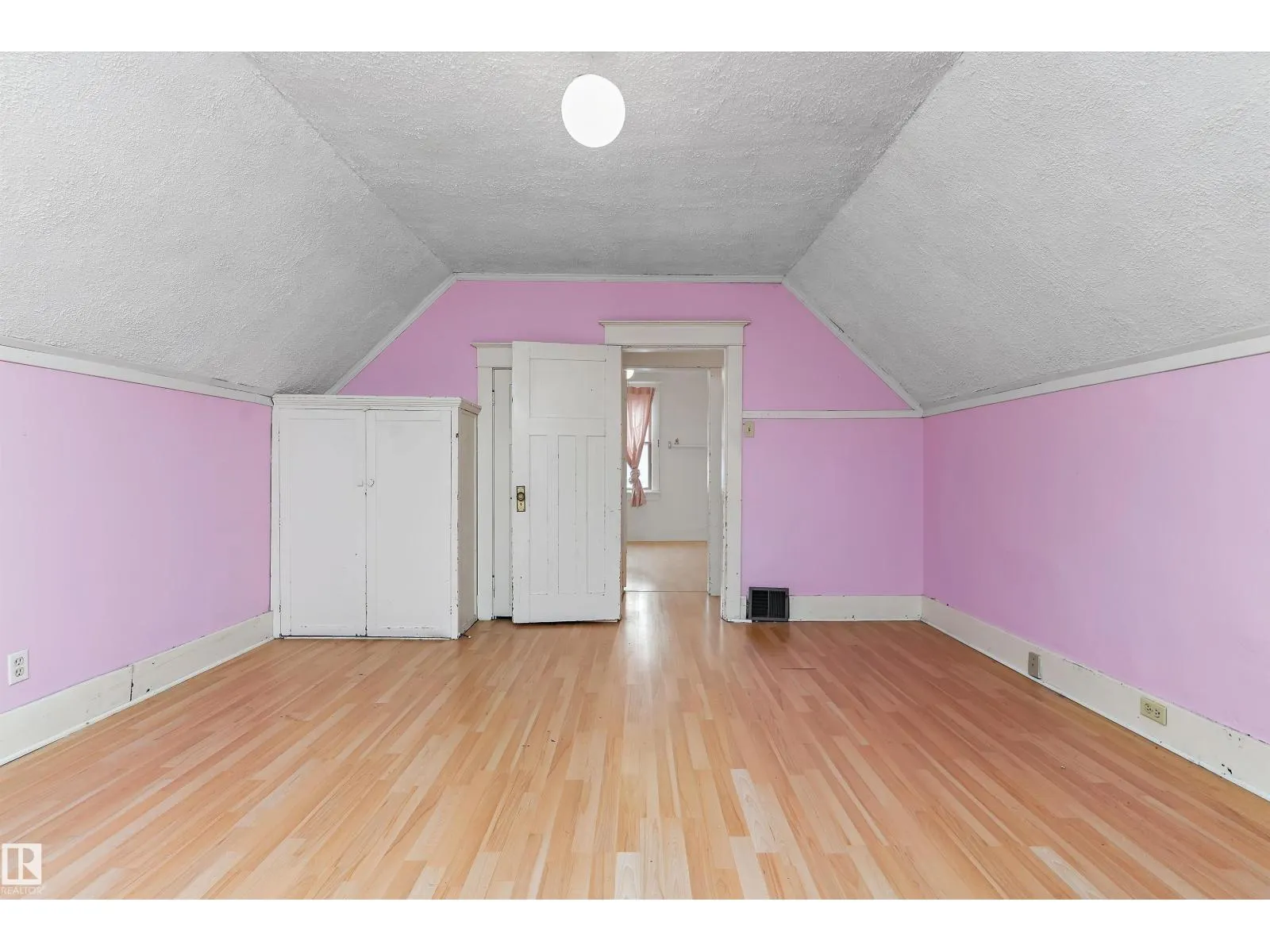 10817 74 AV NW