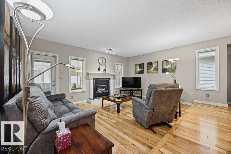62 GLENCOE PL