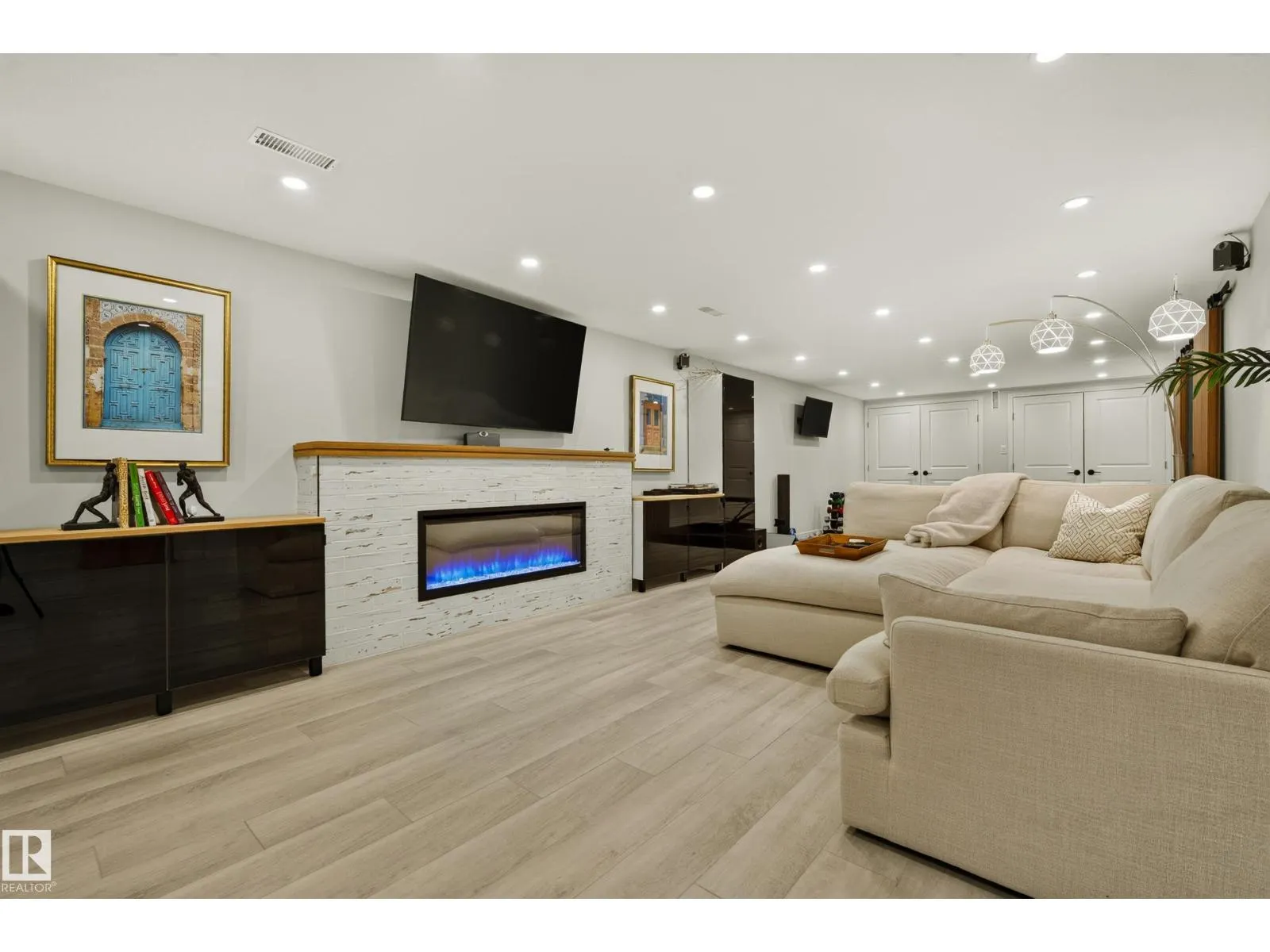 122 MISSION AV
