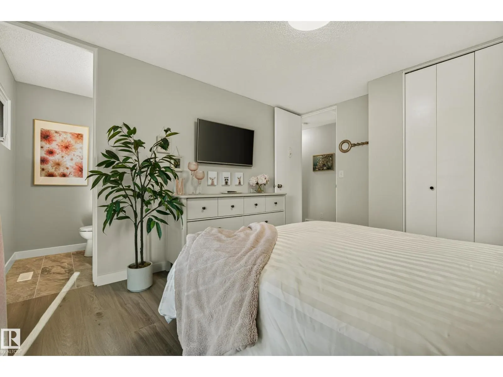 122 MISSION AV