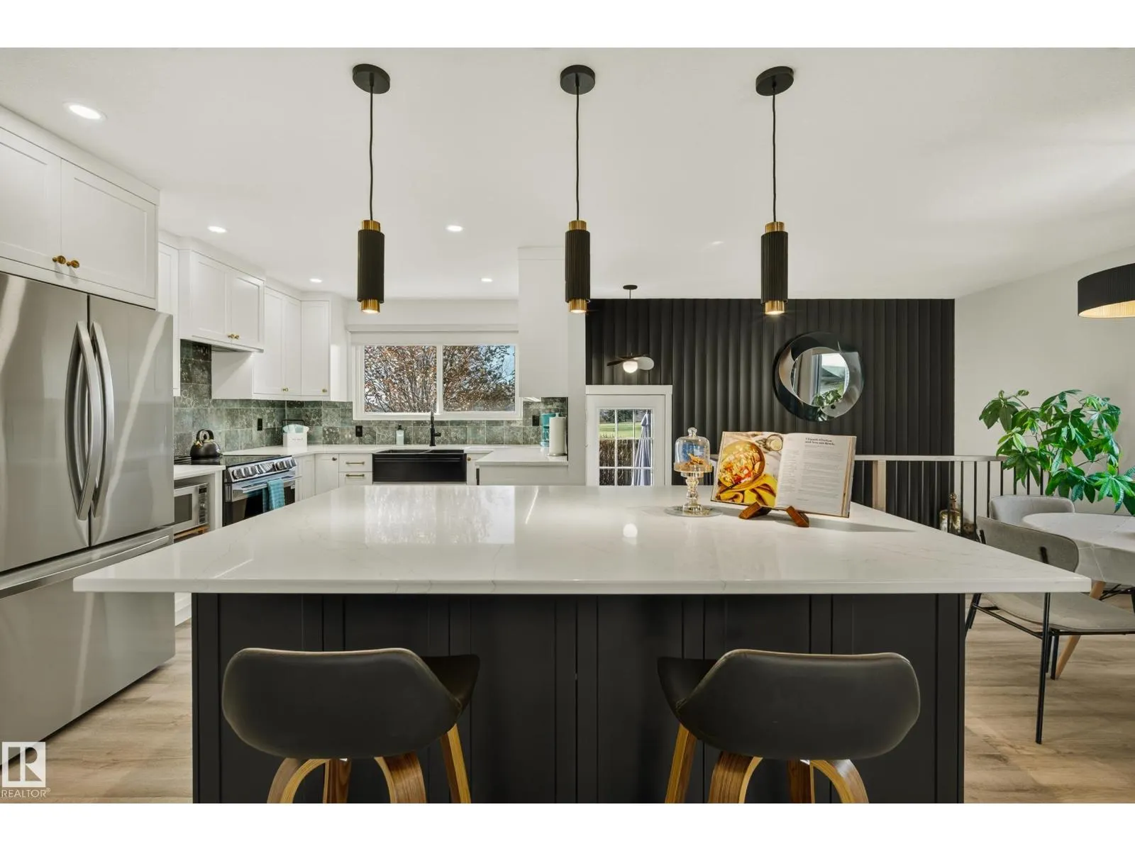 122 MISSION AV