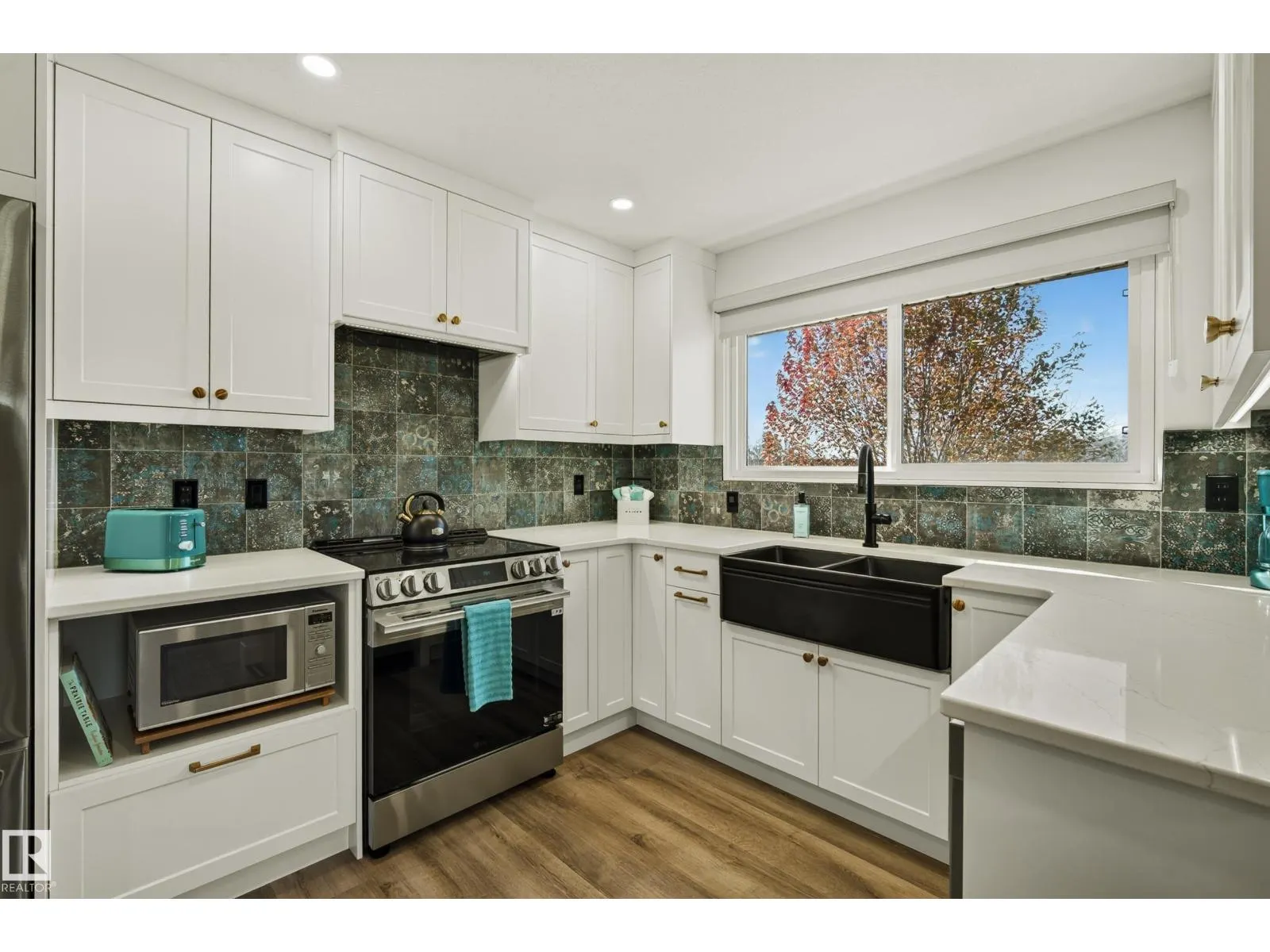 122 MISSION AV