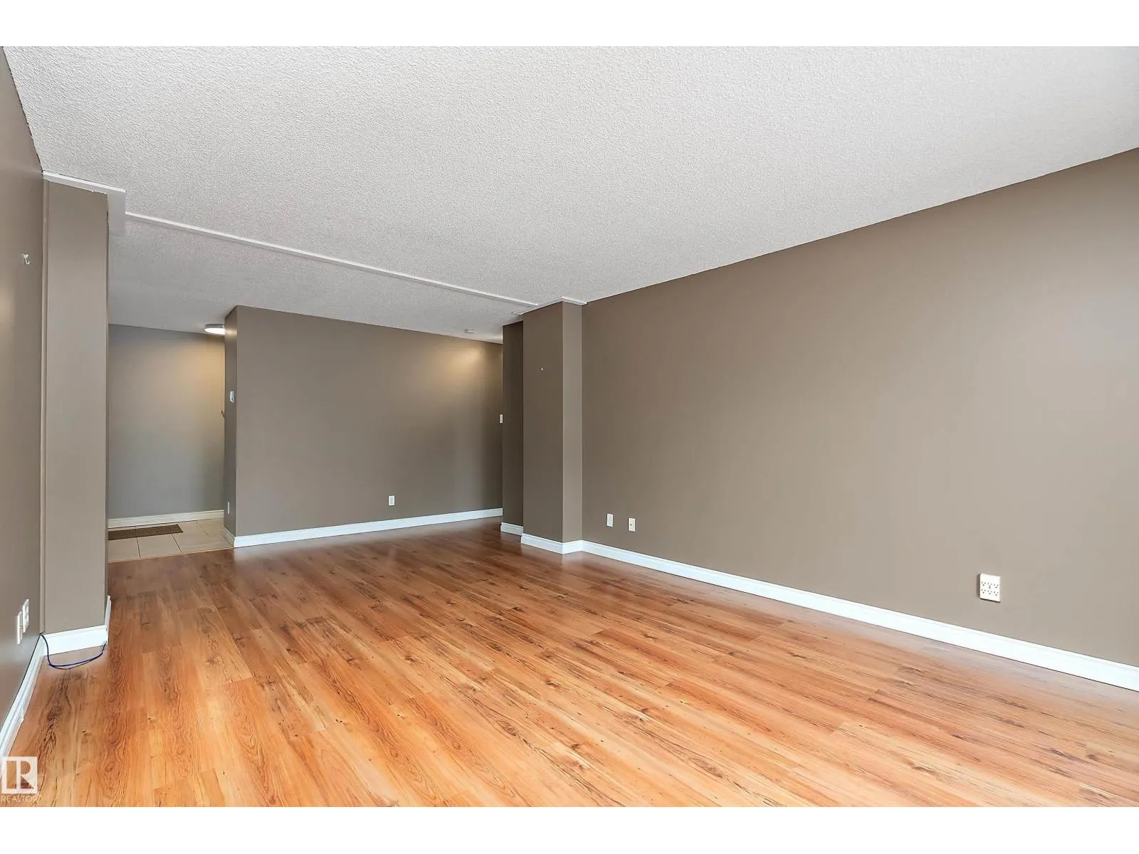 #206 9929 113 NW