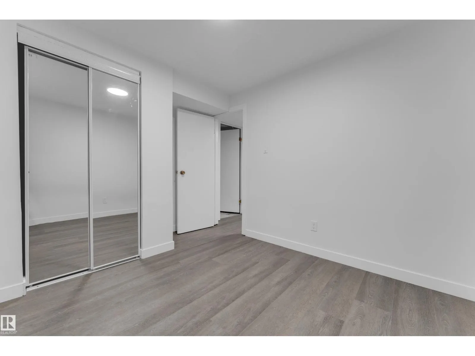 5405 39 AV NW