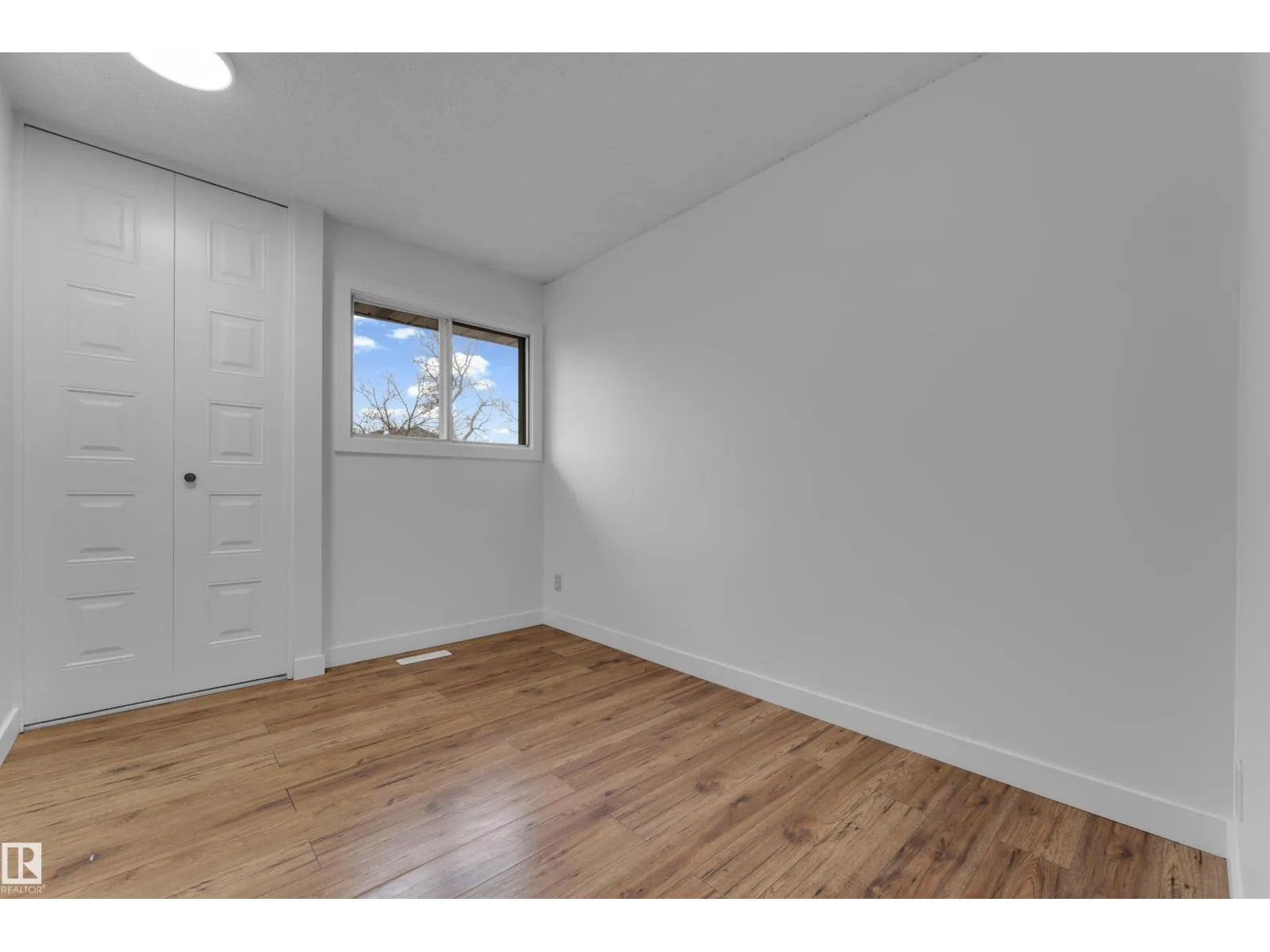 5405 39 AV NW