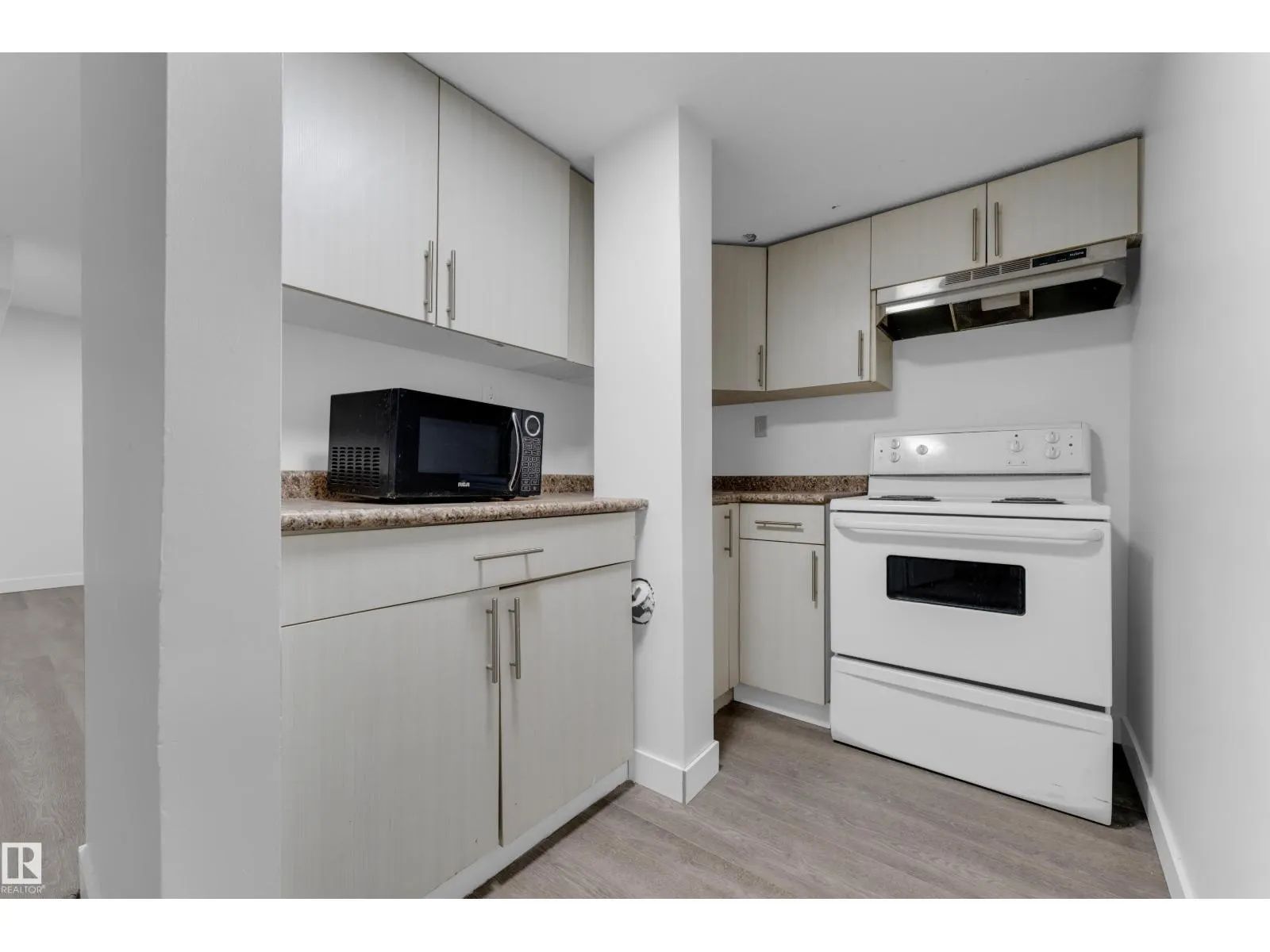 5405 39 AV NW