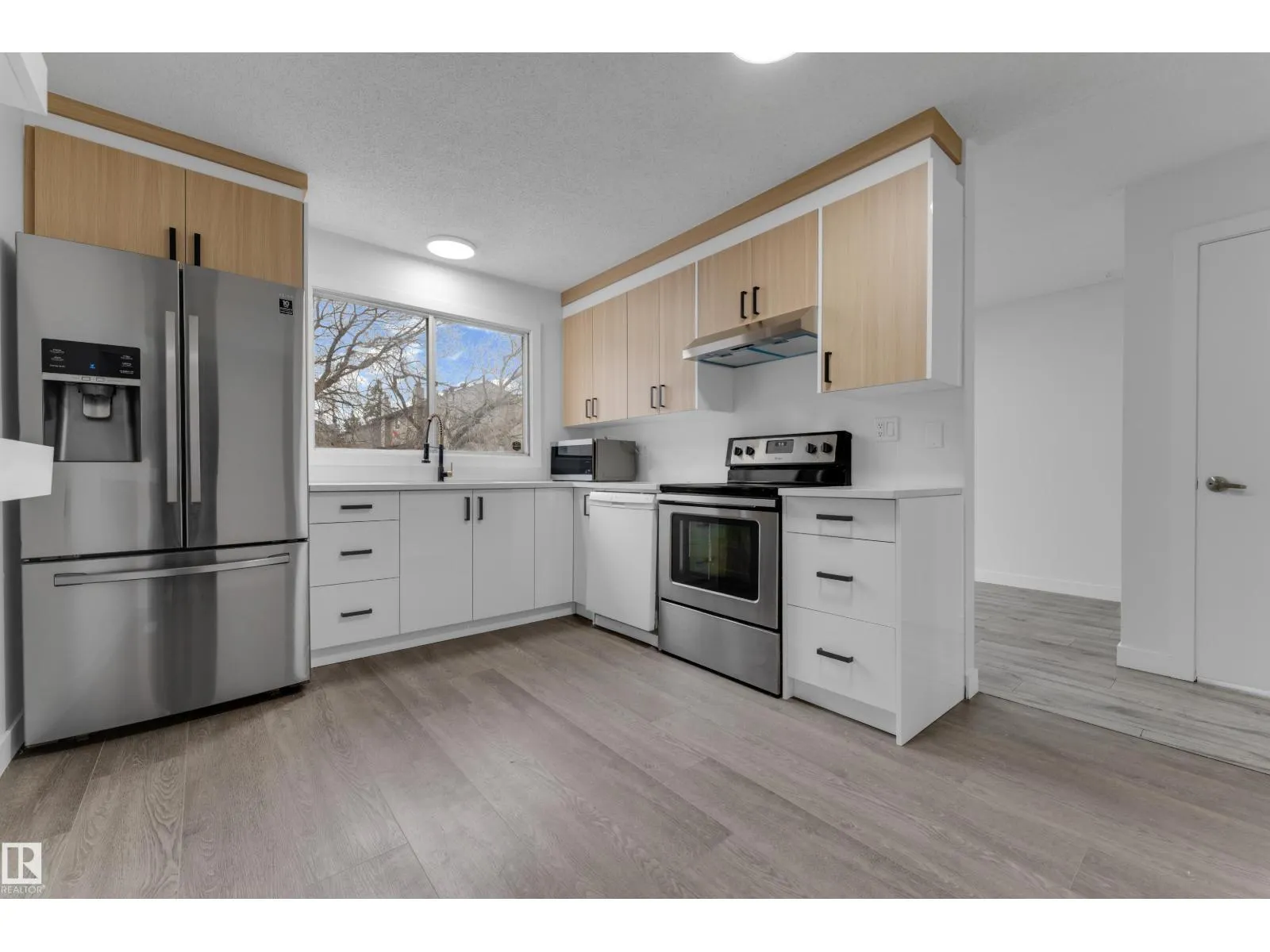 5405 39 AV NW