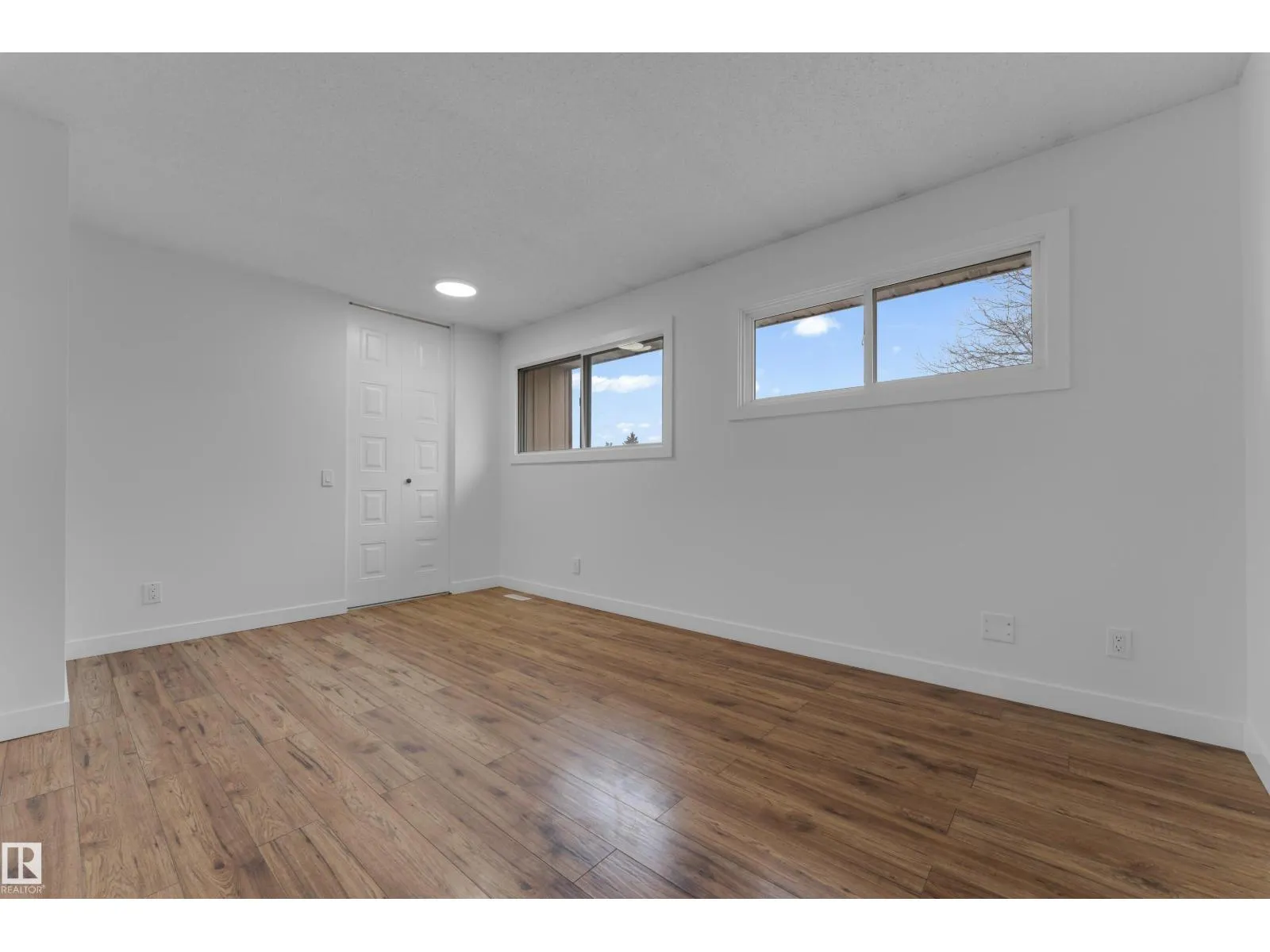 5405 39 AV NW