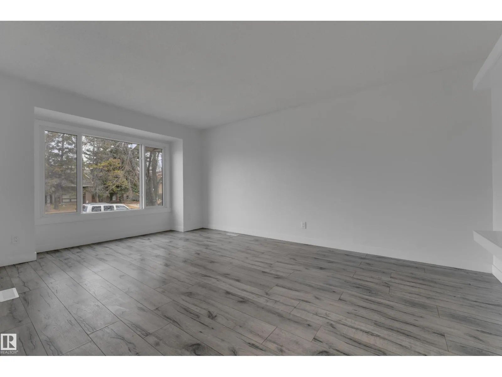 5405 39 AV NW
