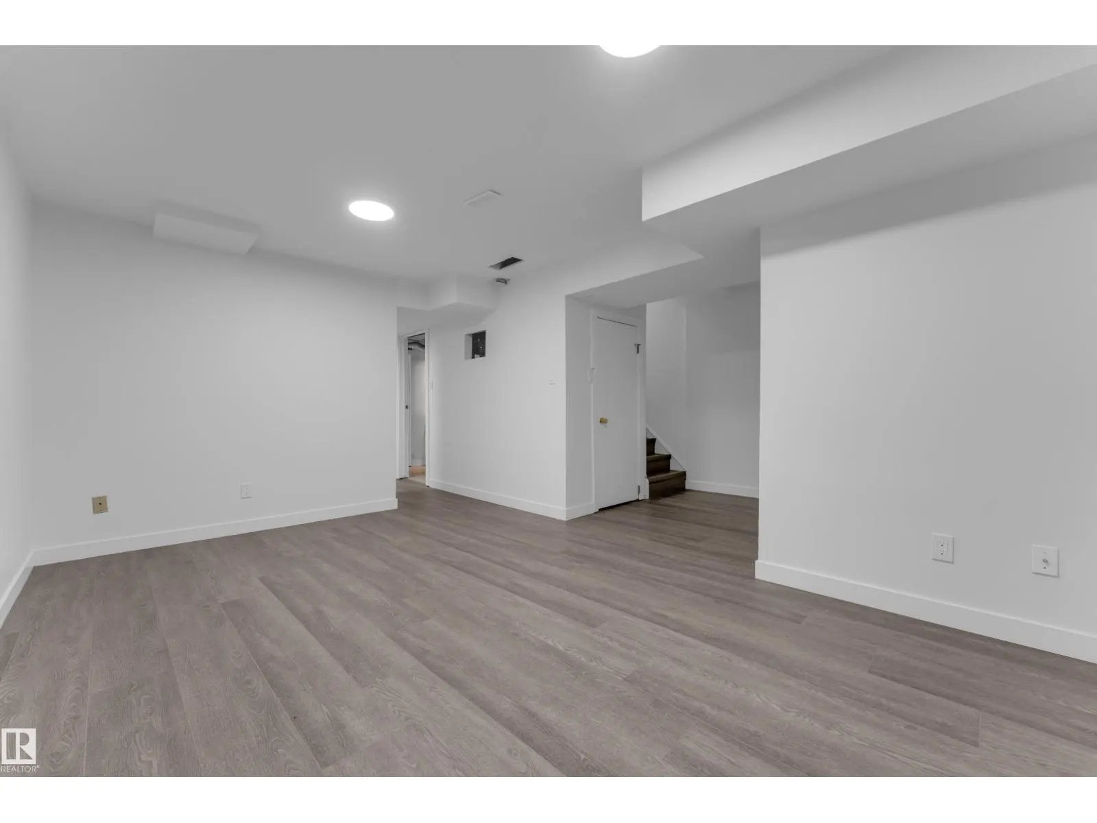 5405 39 AV NW