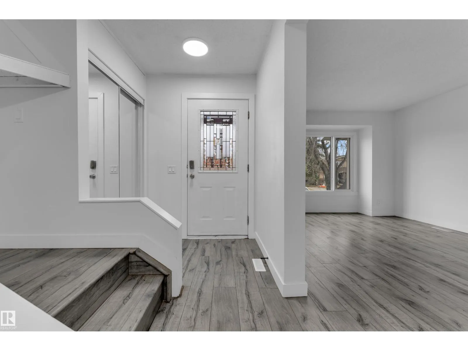 5405 39 AV NW