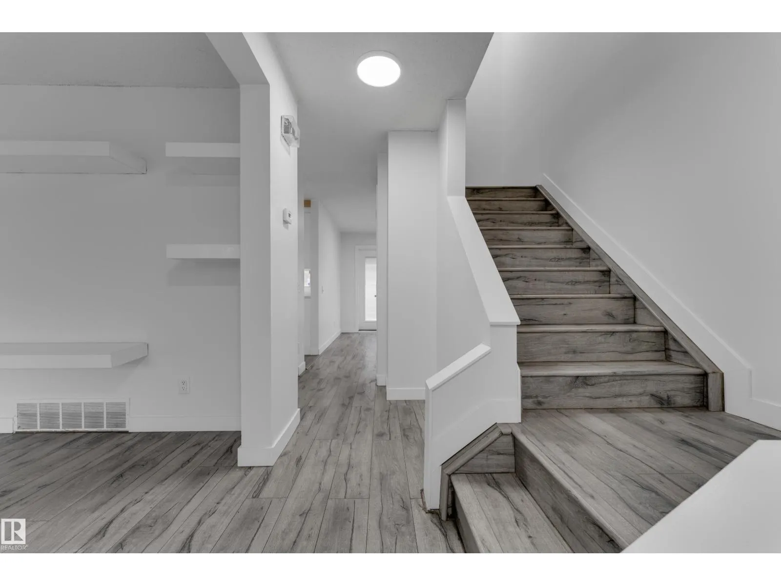 5405 39 AV NW