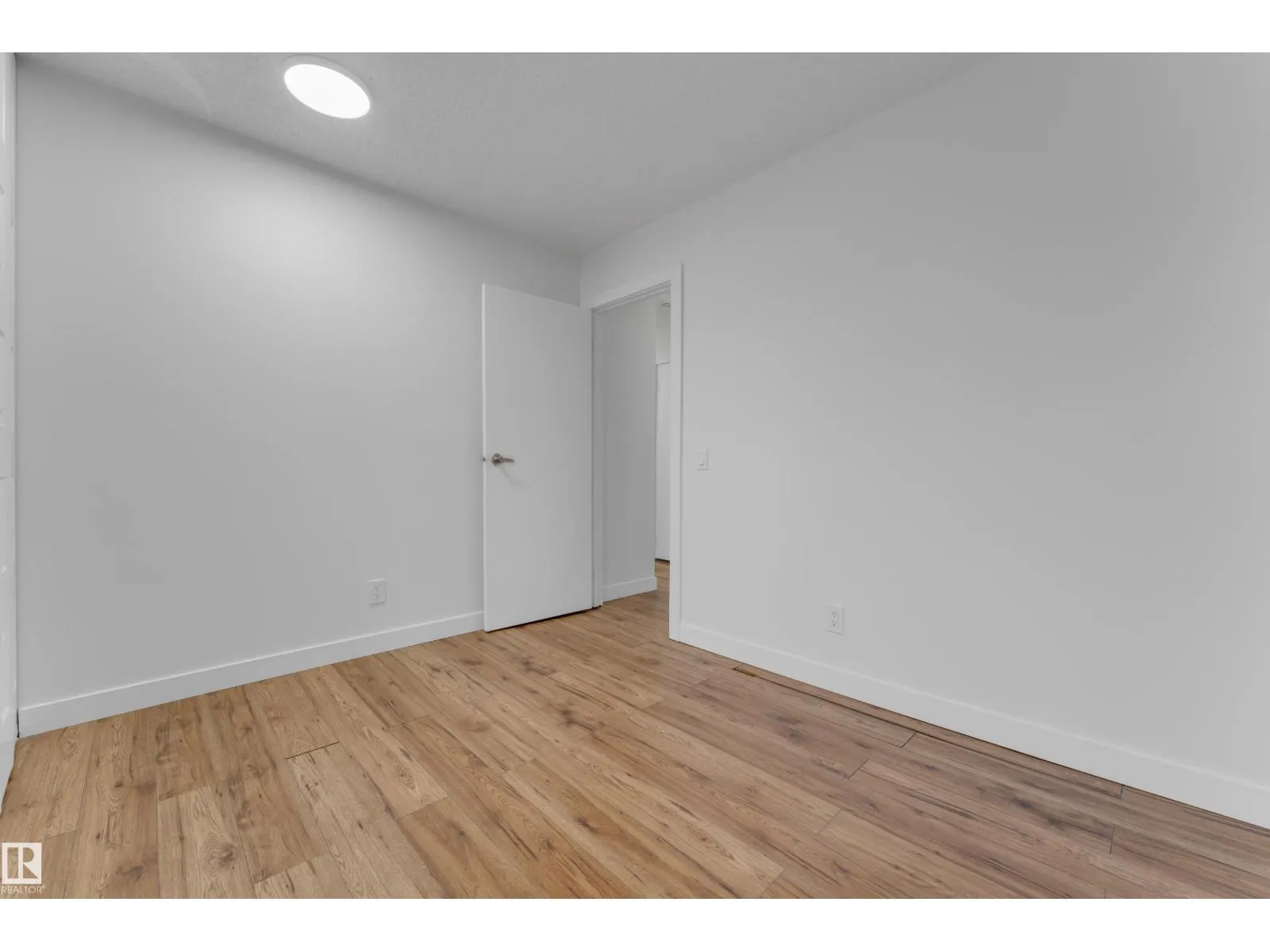 5405 39 AV NW