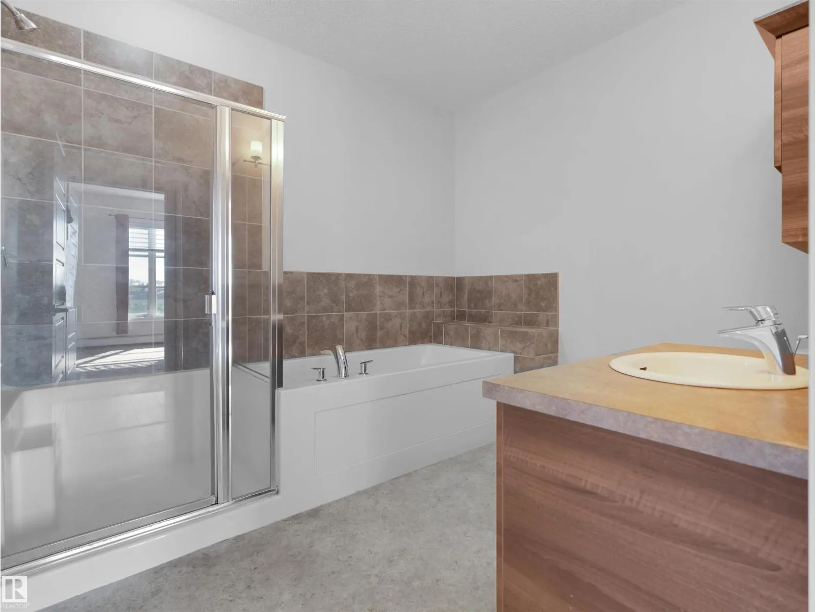#415 2588 ANDERSON WY SW