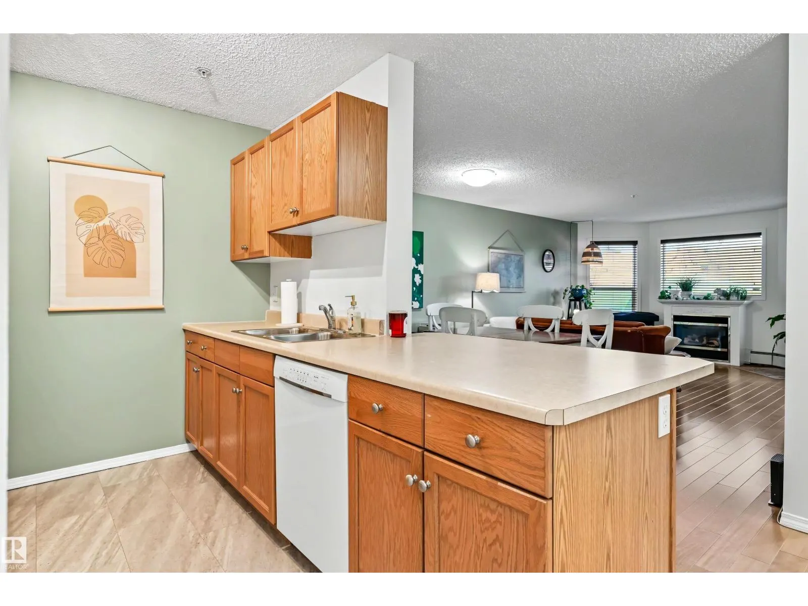 #109 10511 42 AV NW