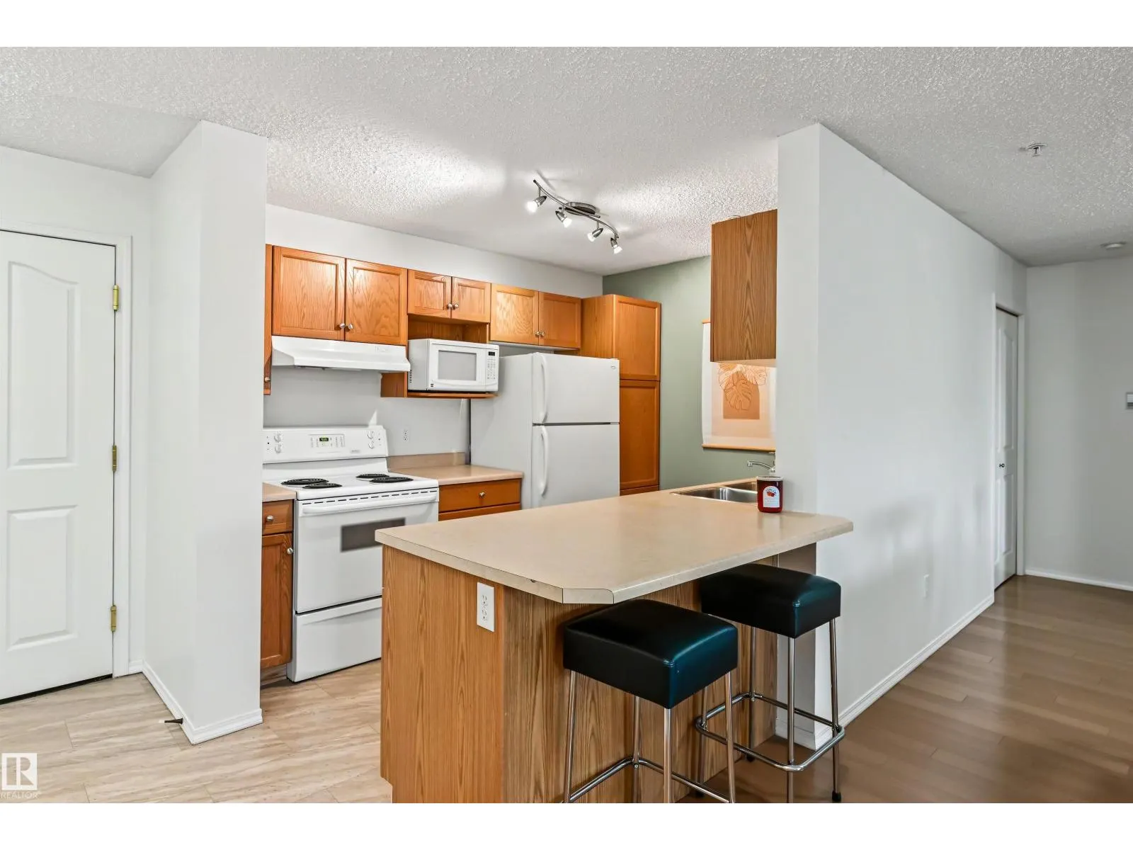 #109 10511 42 AV NW