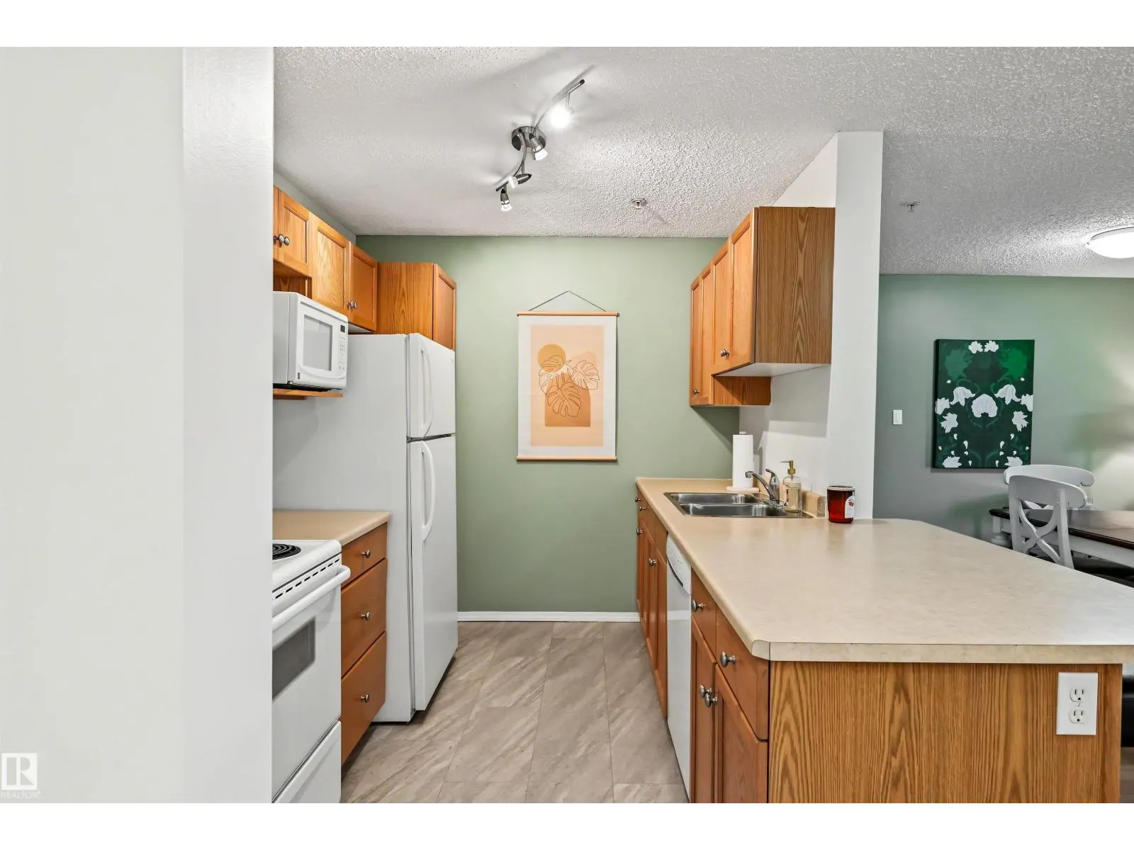 #109 10511 42 AV NW