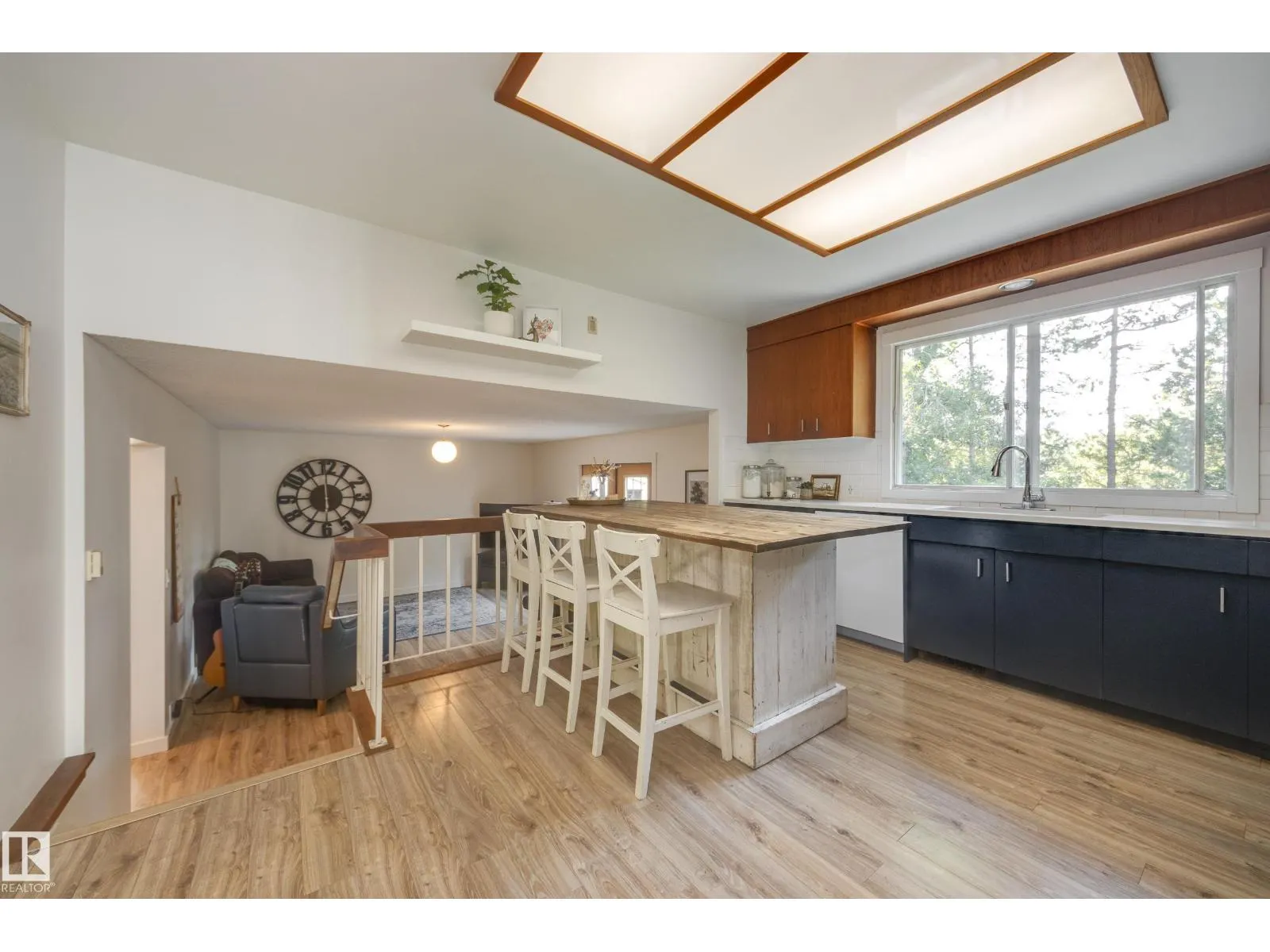 77 BEACON CR