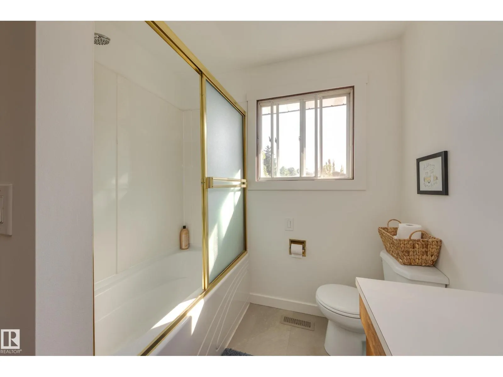 77 BEACON CR