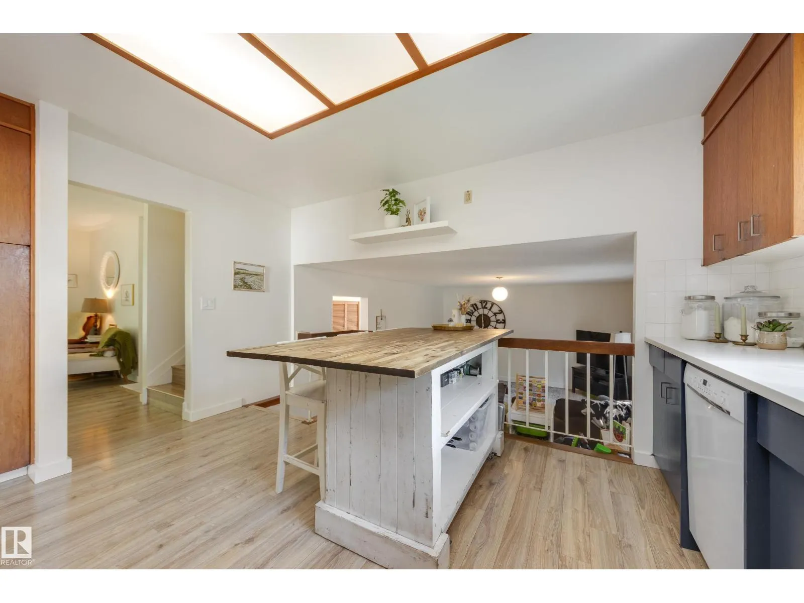 77 BEACON CR