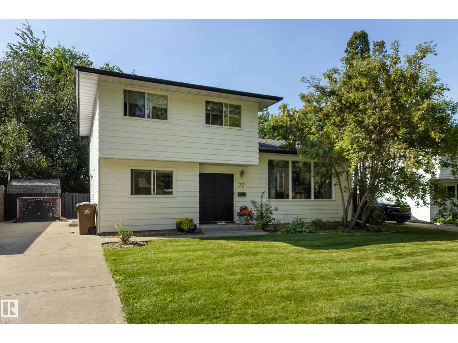 77 BEACON CR