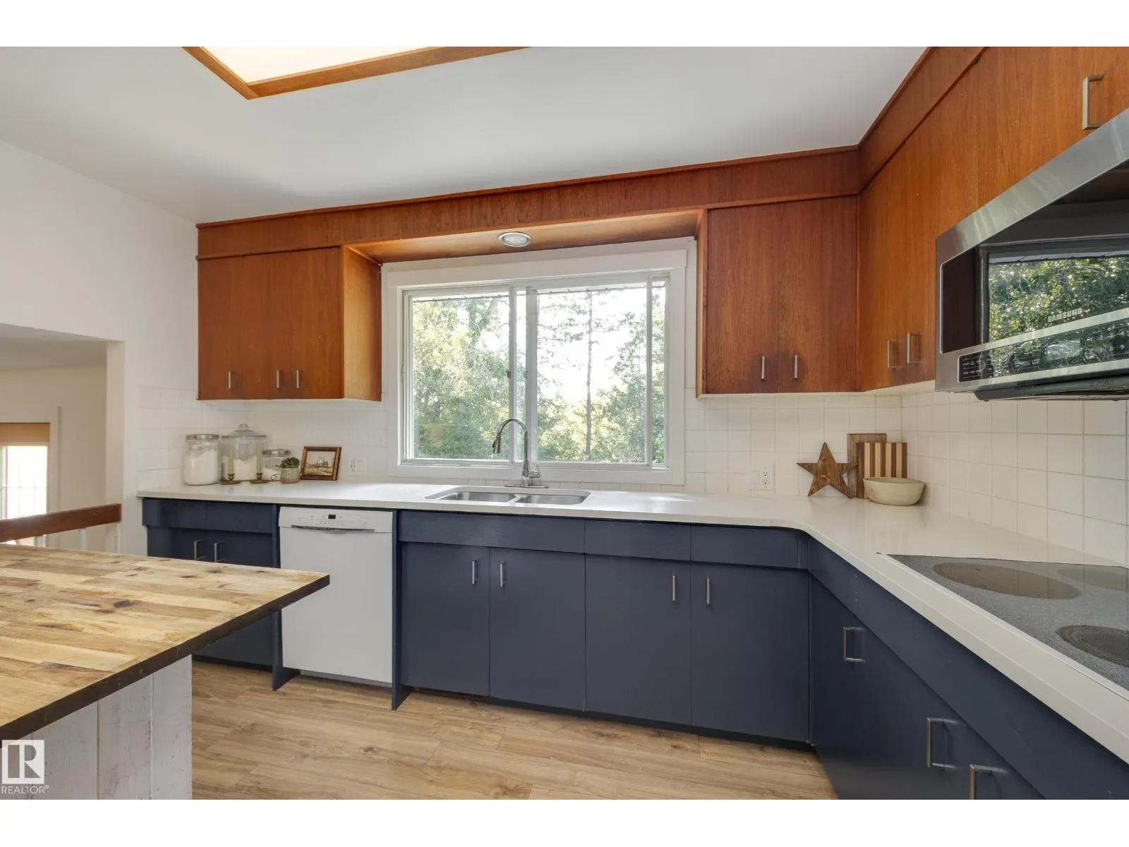 77 BEACON CR