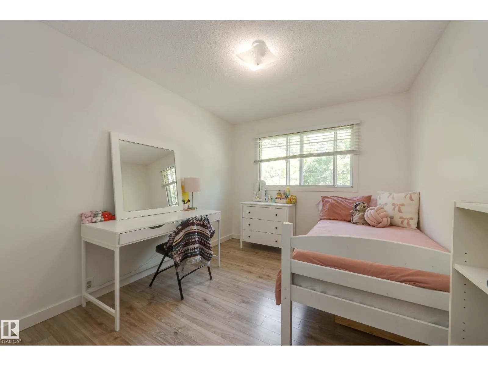 77 BEACON CR