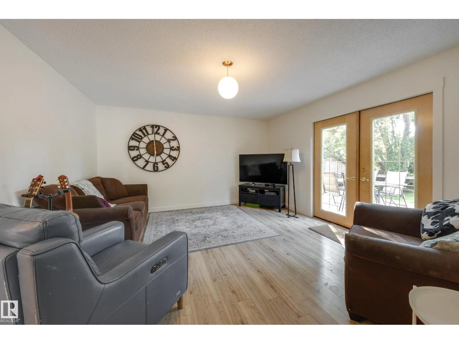 77 BEACON CR