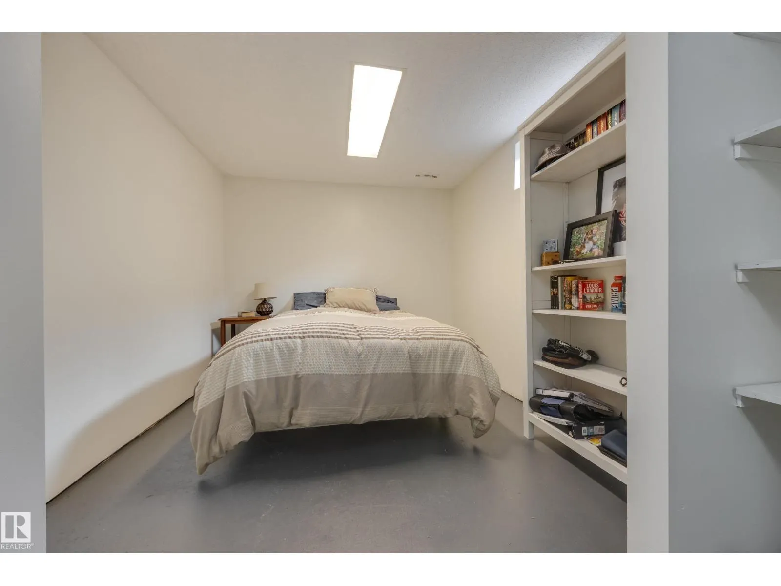 77 BEACON CR