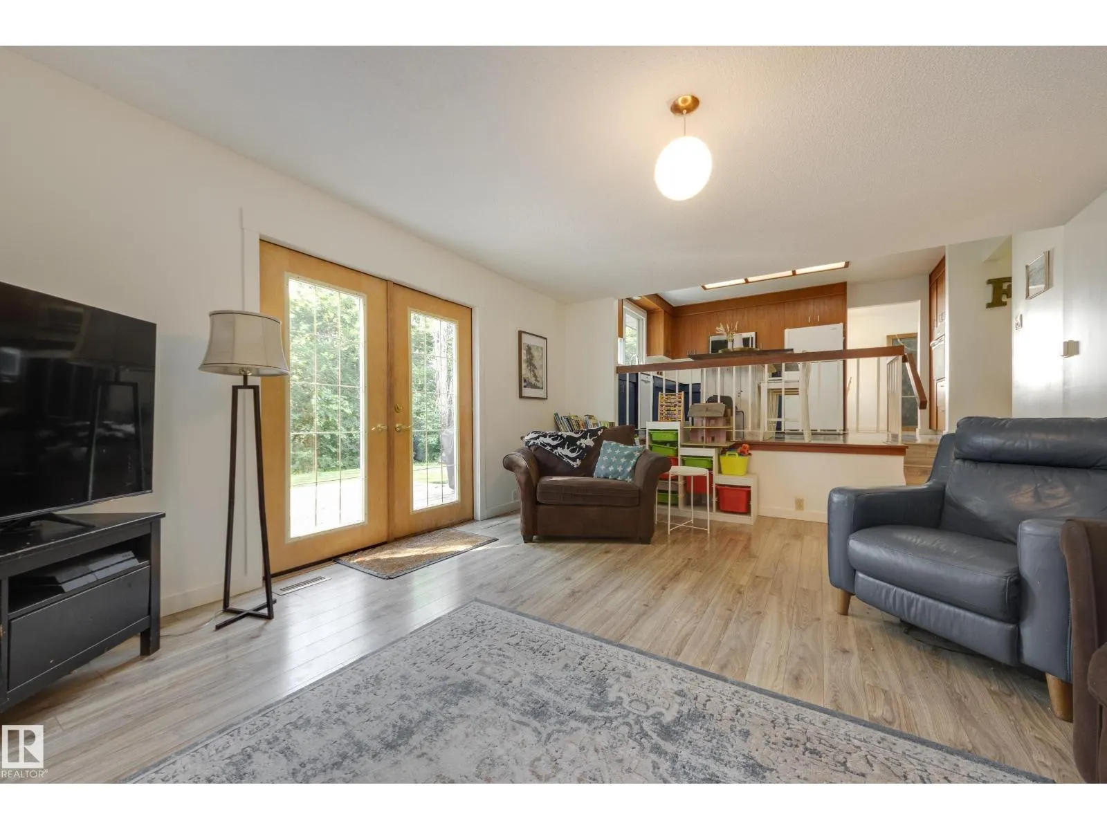 77 BEACON CR