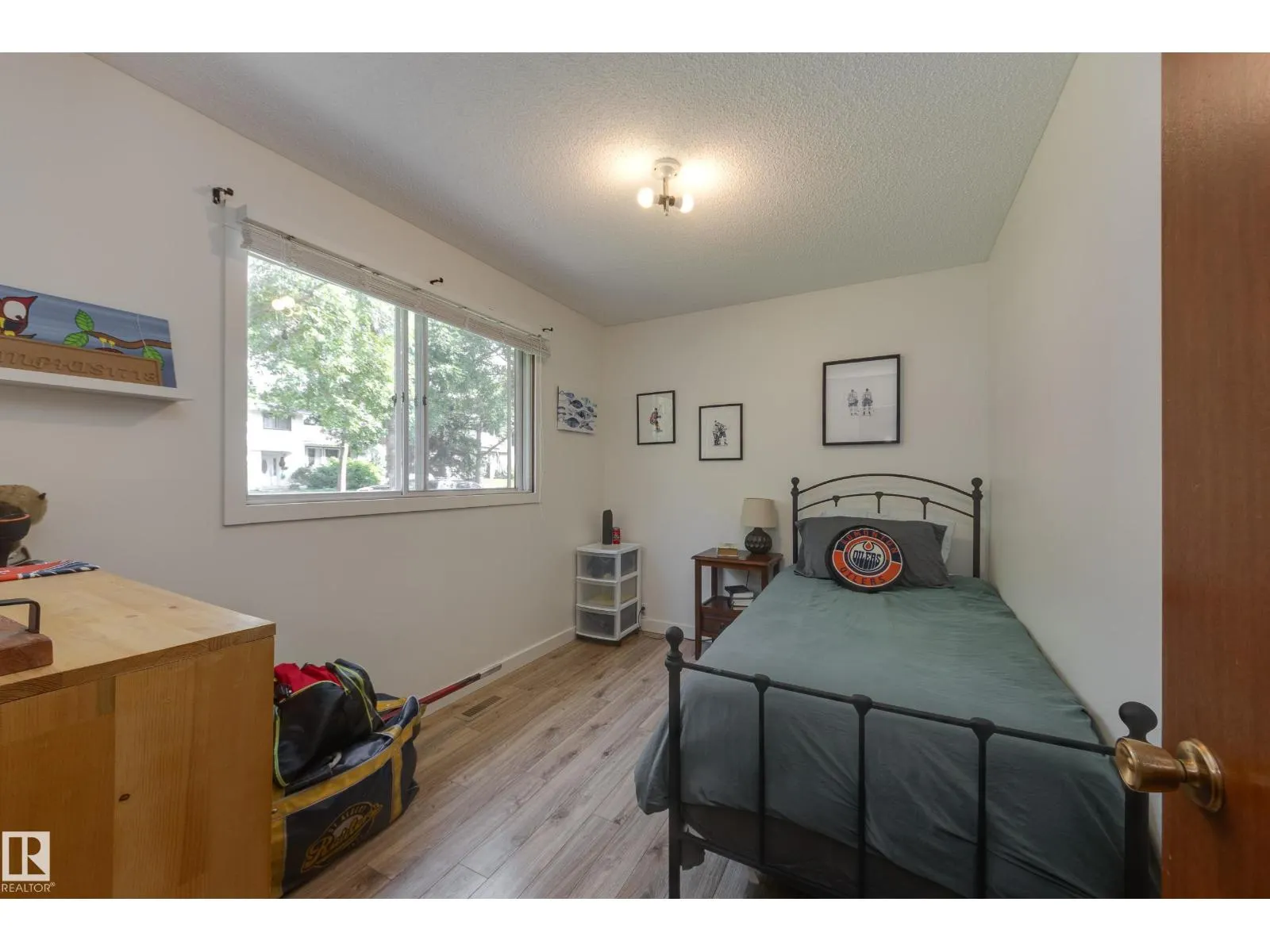 77 BEACON CR