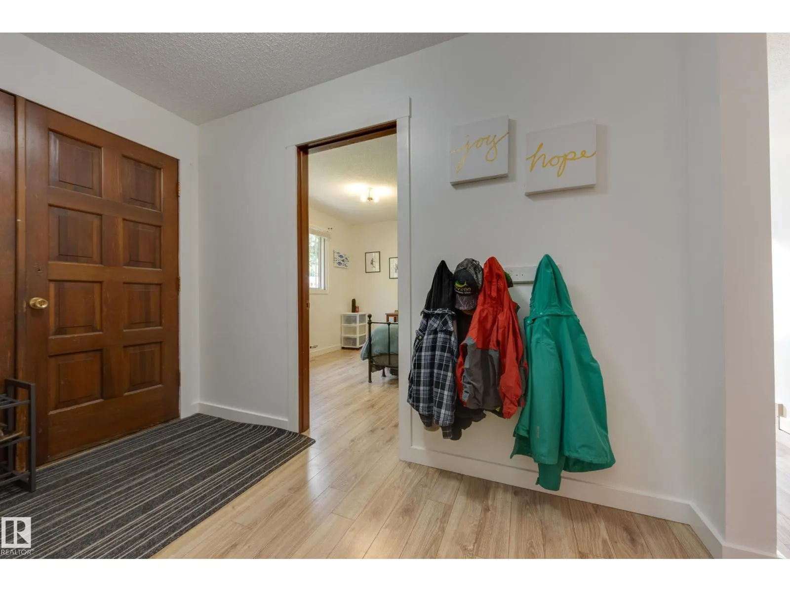 77 BEACON CR