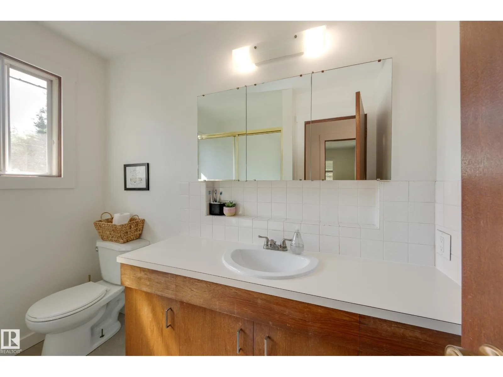 77 BEACON CR