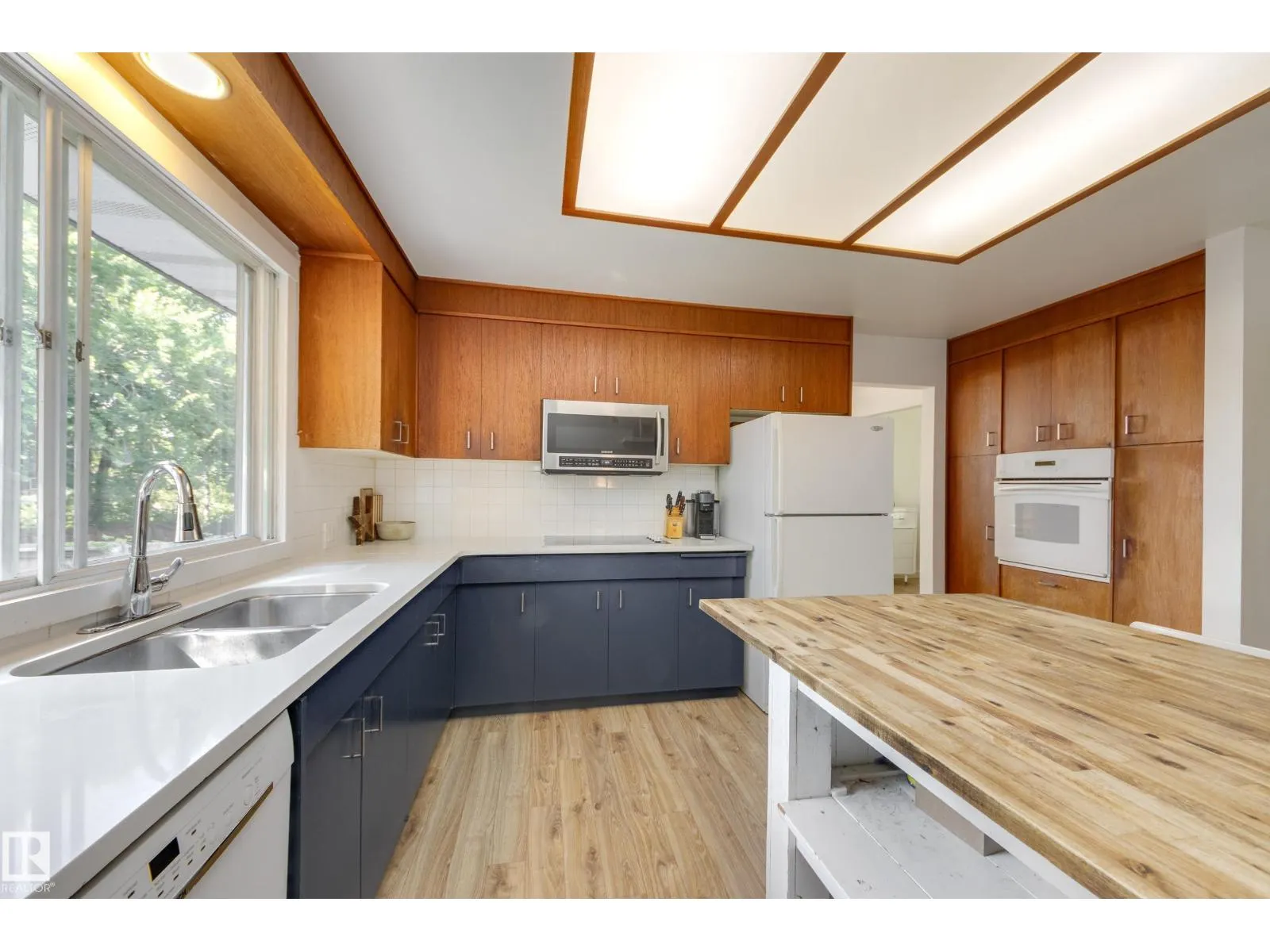 77 BEACON CR