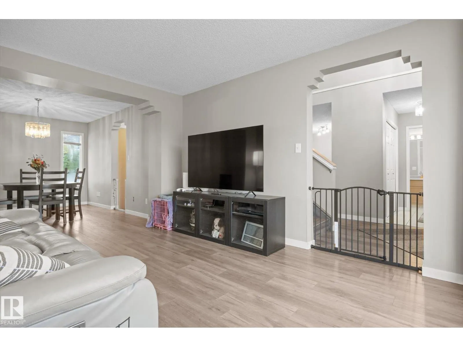 6178 157A AV NW