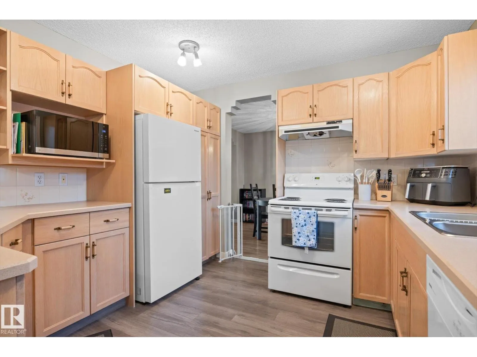 6178 157A AV NW