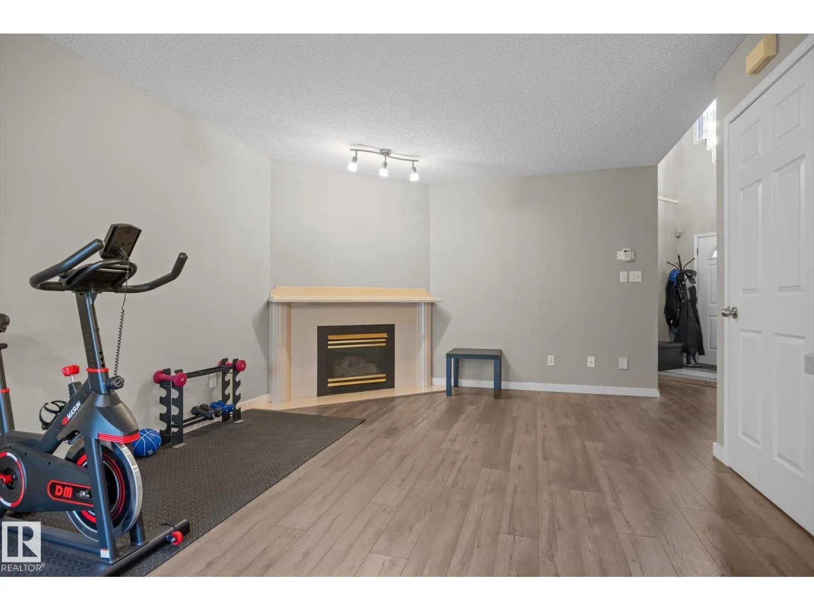 6178 157A AV NW