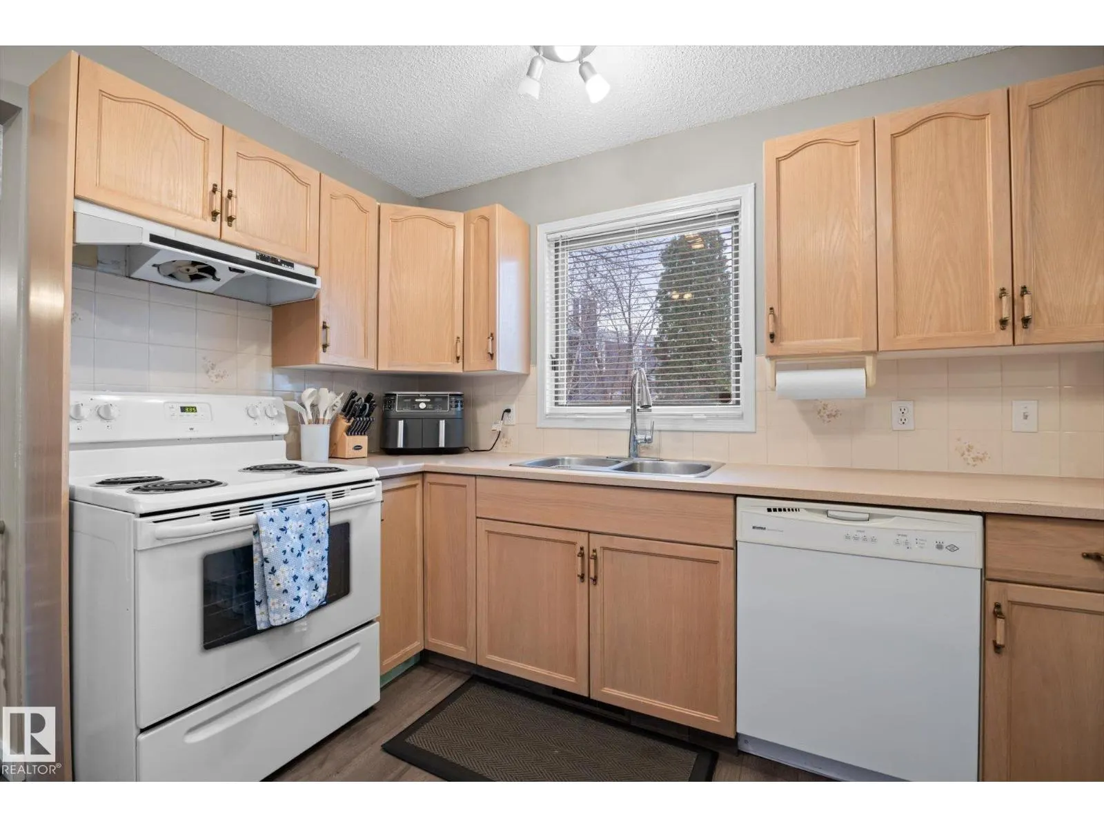 6178 157A AV NW