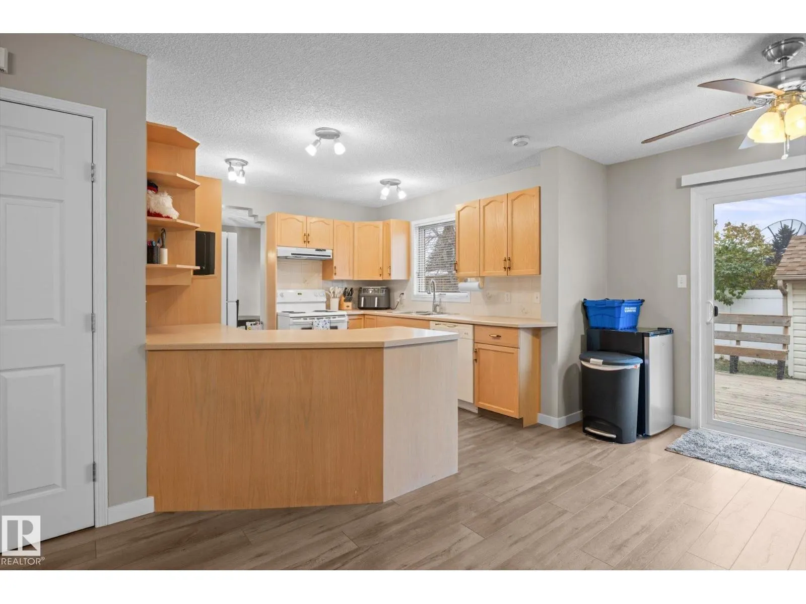 6178 157A AV NW