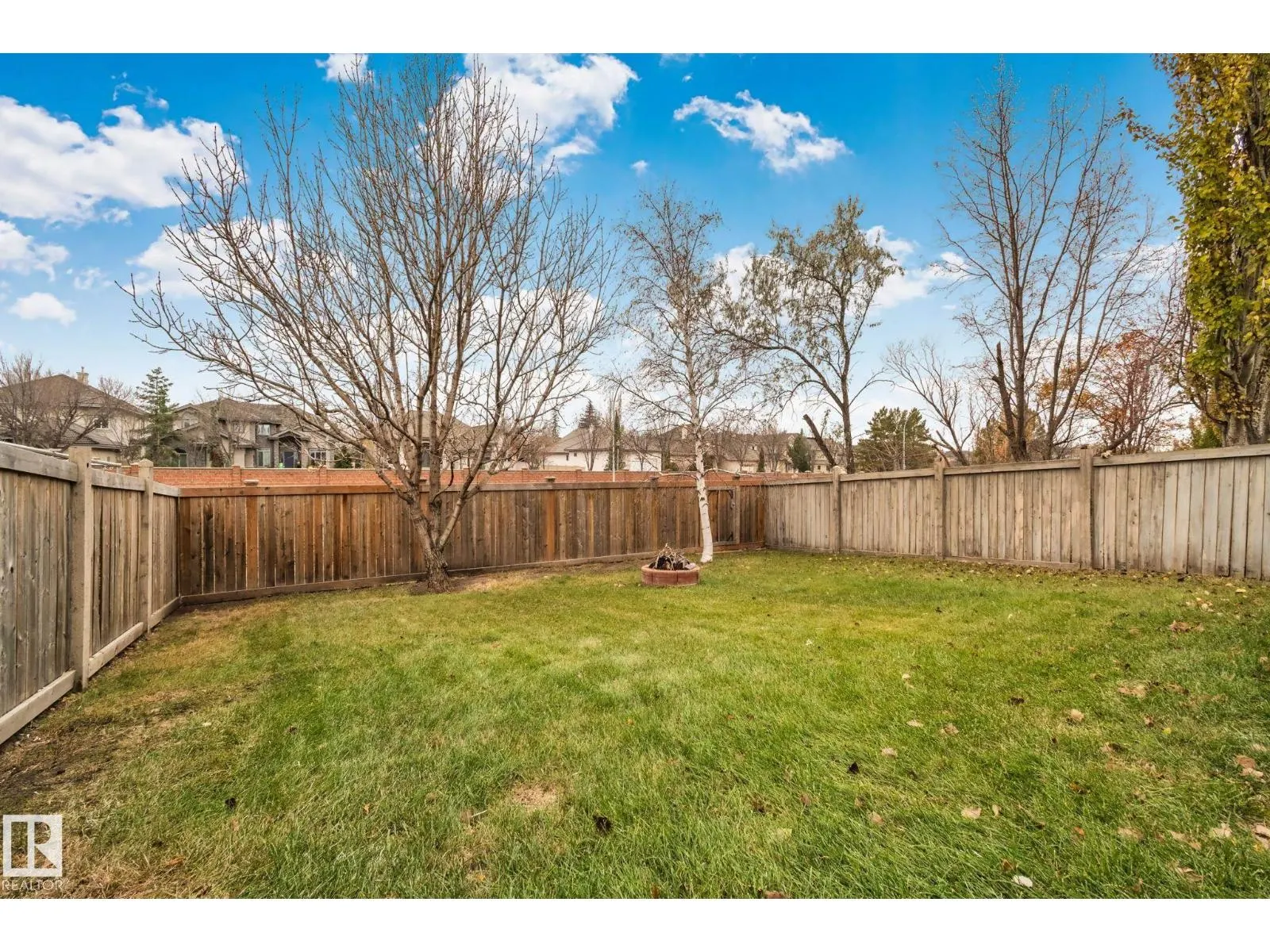 1156 118A ST NW