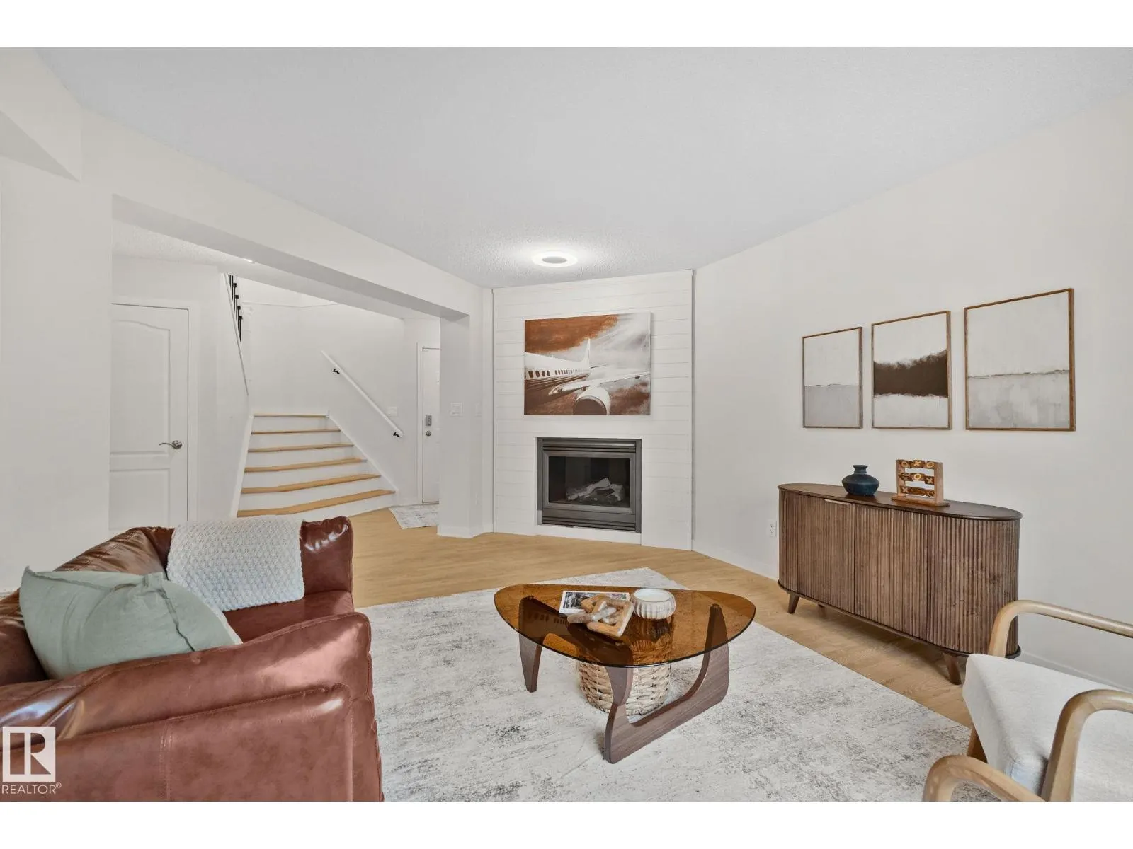 1156 118A ST NW