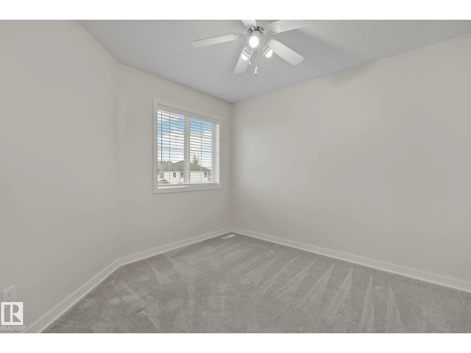 1156 118A ST NW